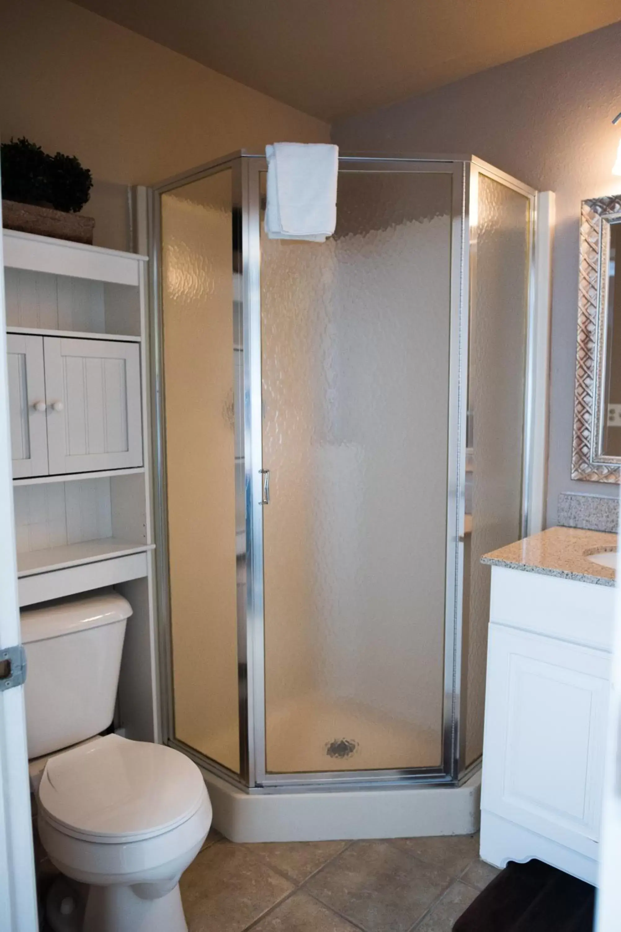 Shower, Bathroom in Caribbean Club Resort