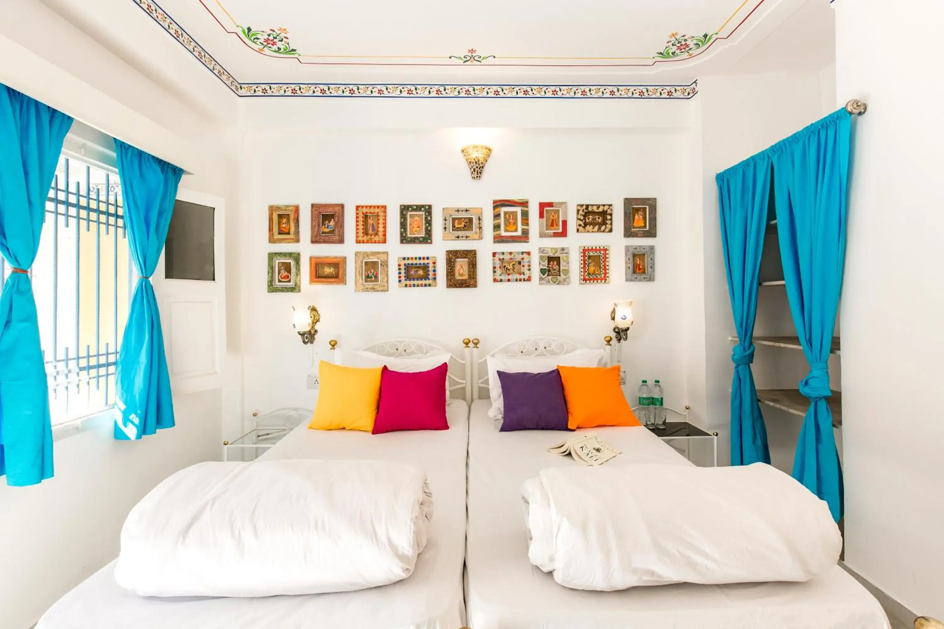 Bed in goSTOPS Udaipur - Rooms & Dorms