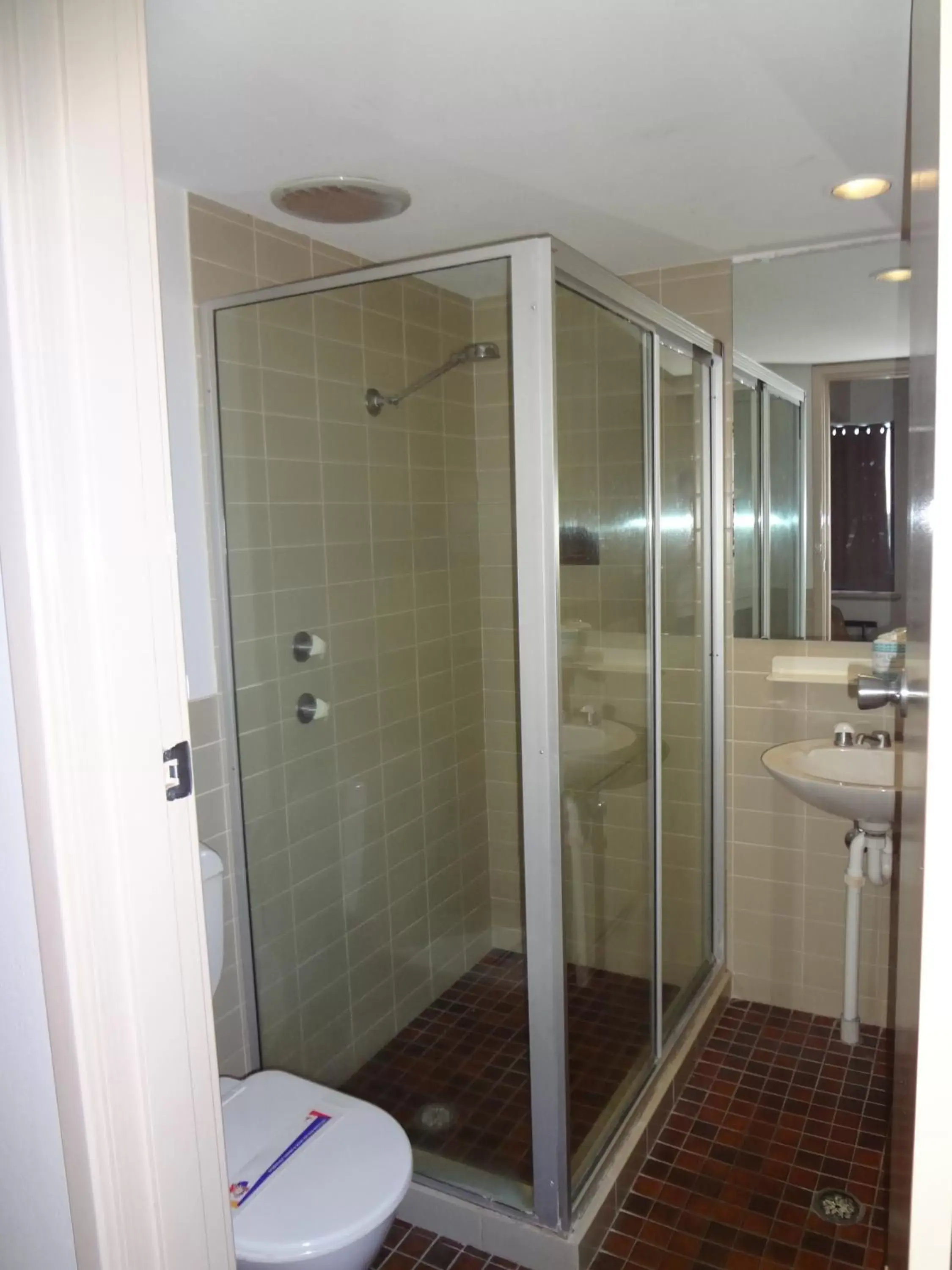 Bathroom in Amaroo Hotel Dubbo