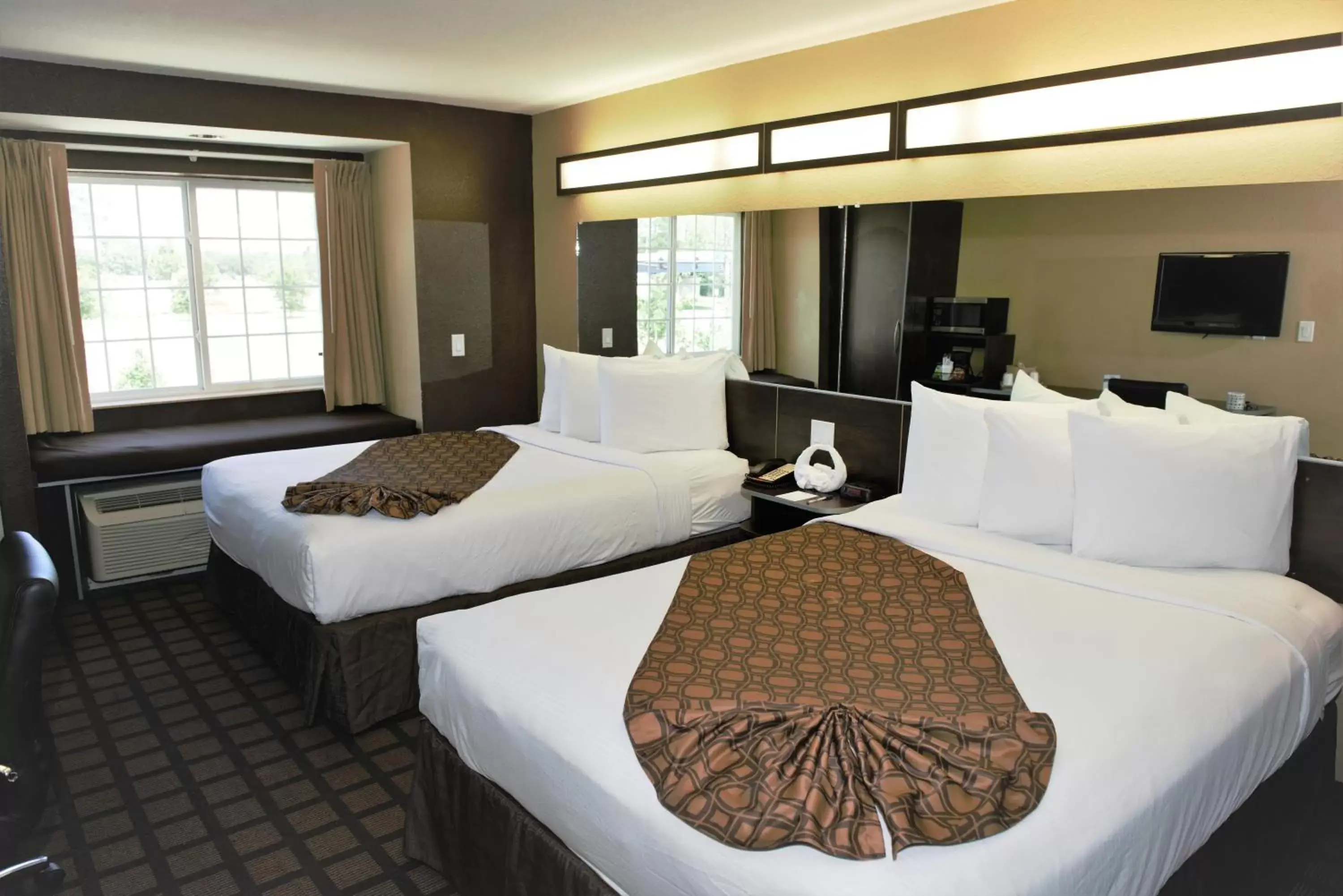 Bedroom, Bed in Microtel Inn & Suites by Wyndham Jacksonville Airport