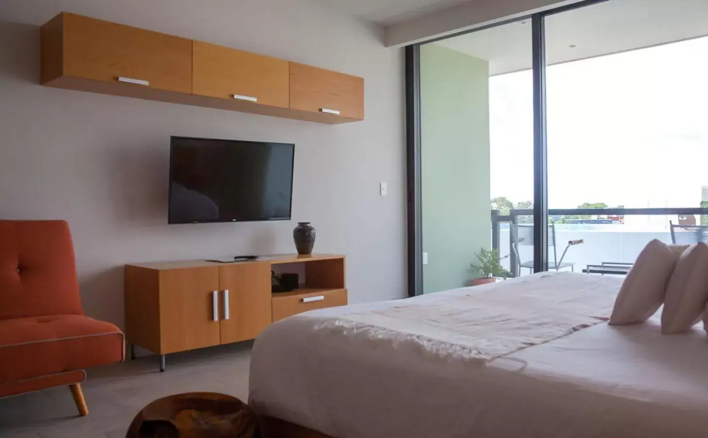 Bedroom, TV/Entertainment Center in Opal Suites Apartments