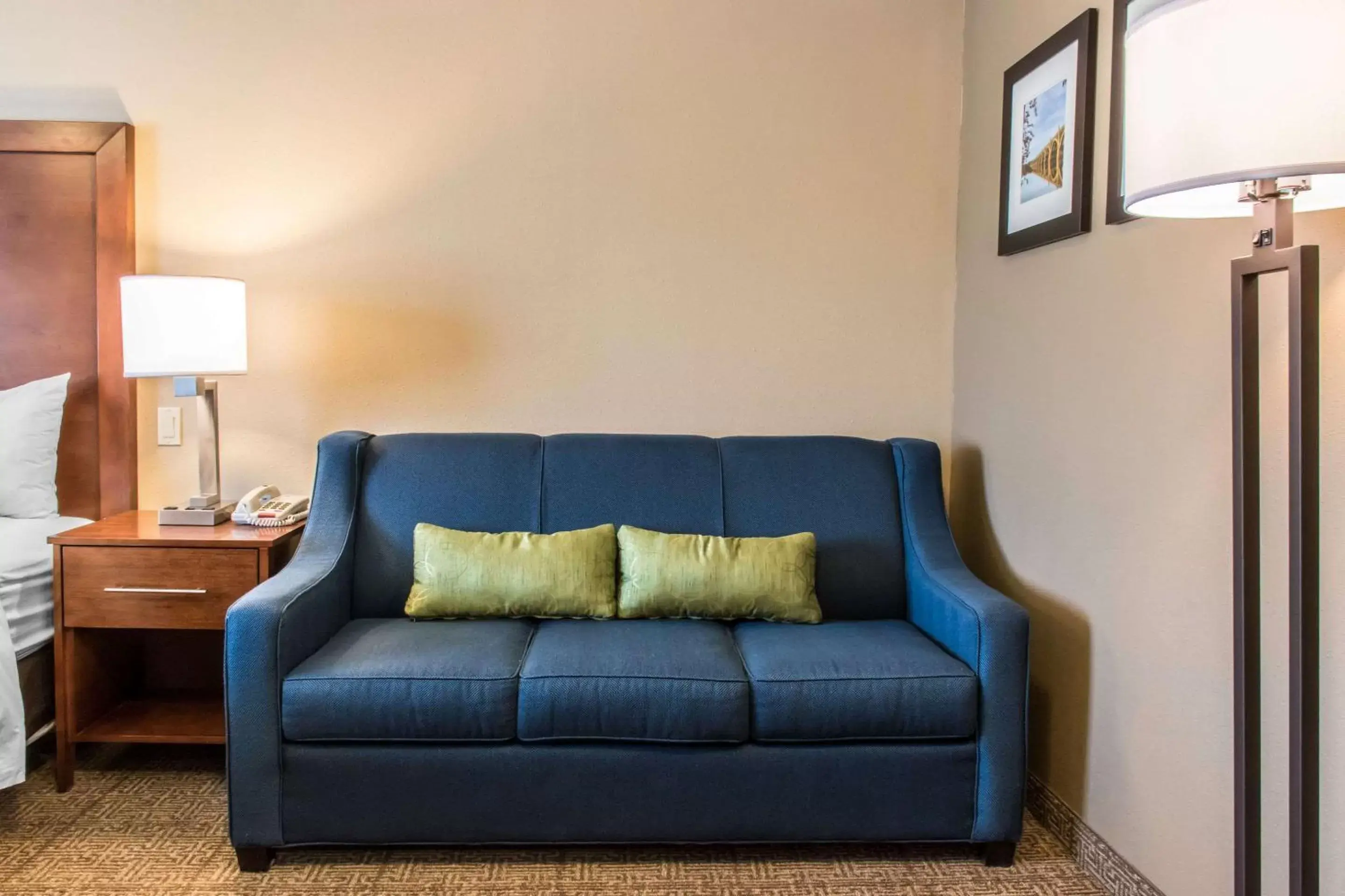 Photo of the whole room, Seating Area in Comfort Inn Lancaster County