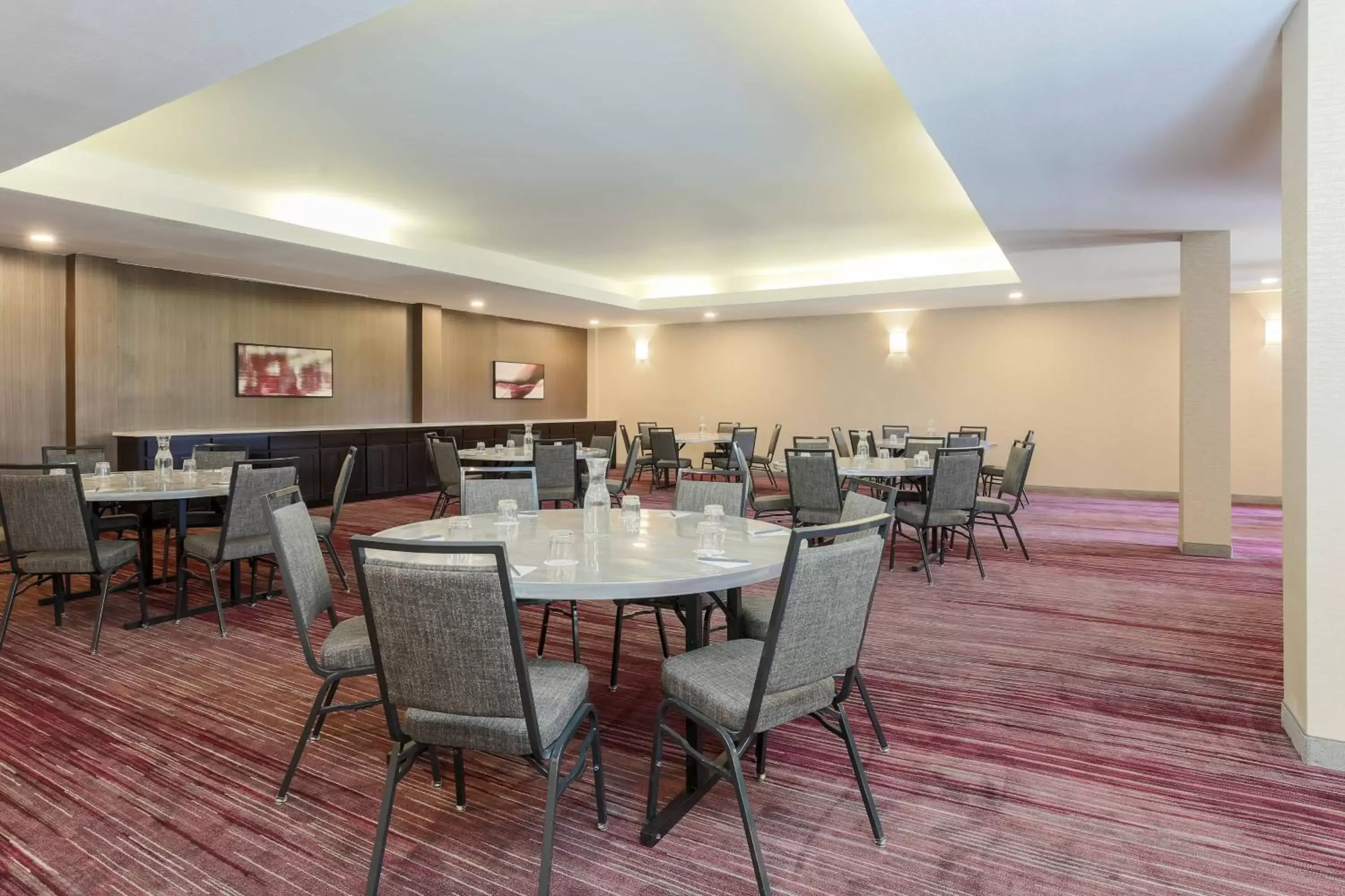 Meeting/conference room, Restaurant/Places to Eat in Courtyard by Marriott Monroe Airport