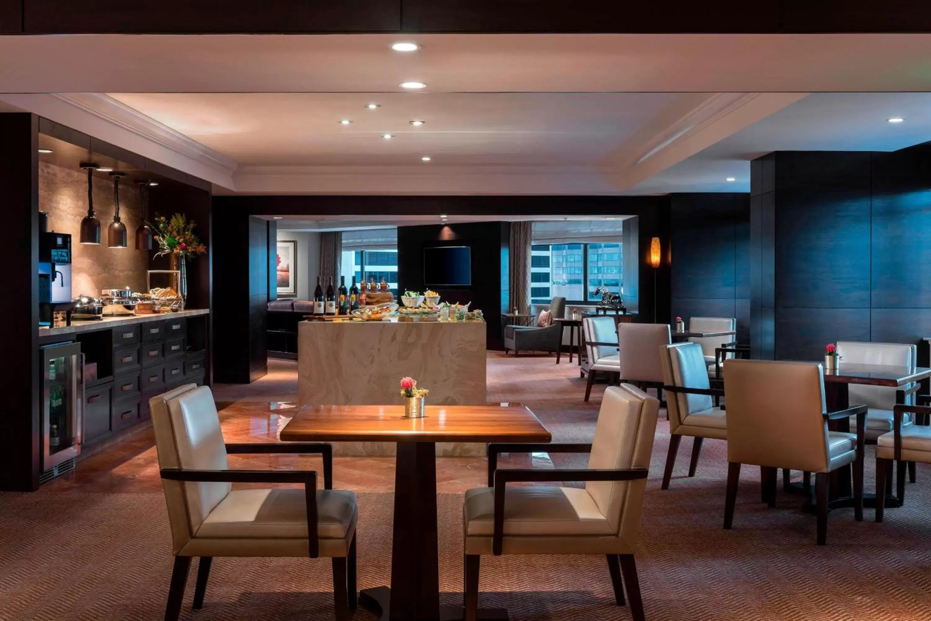 Lounge or bar, Restaurant/Places to Eat in The Ritz-Carlton, Denver