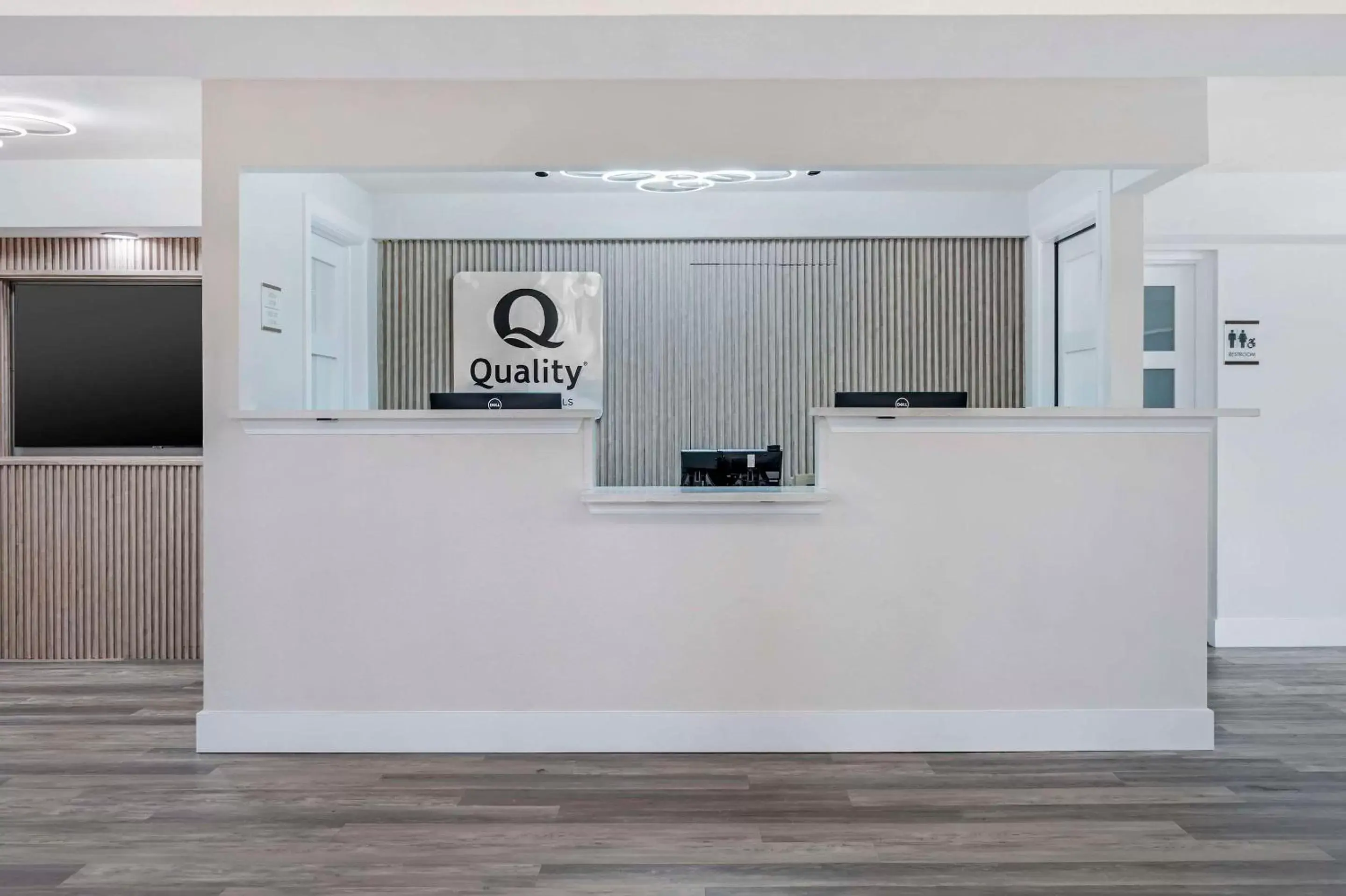 Lobby or reception in Days Inn & Suites by Wyndham Orlando East UCF Area