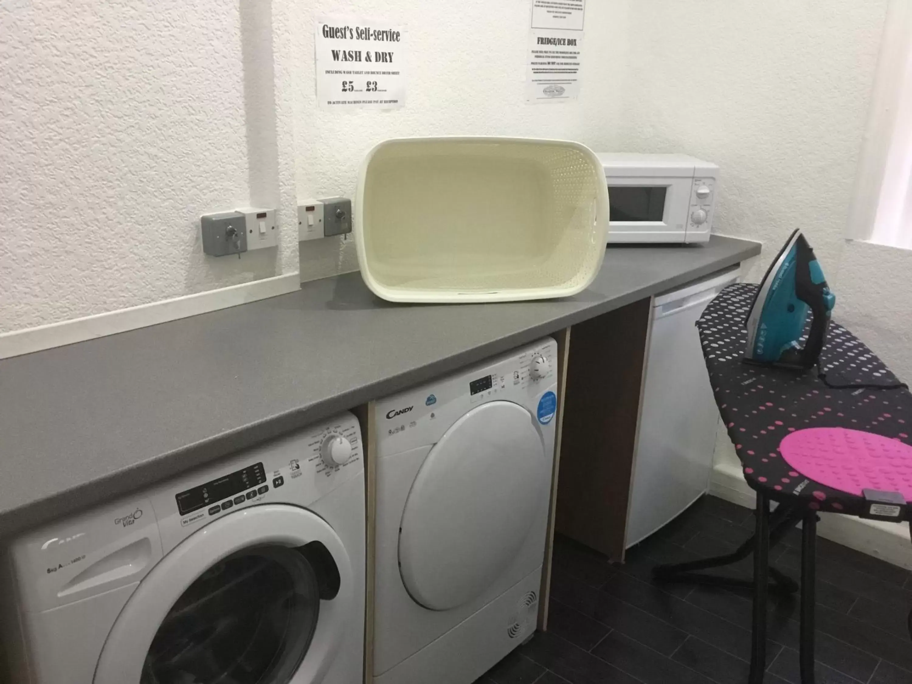 washing machine, Bathroom in Danescourt Lodge