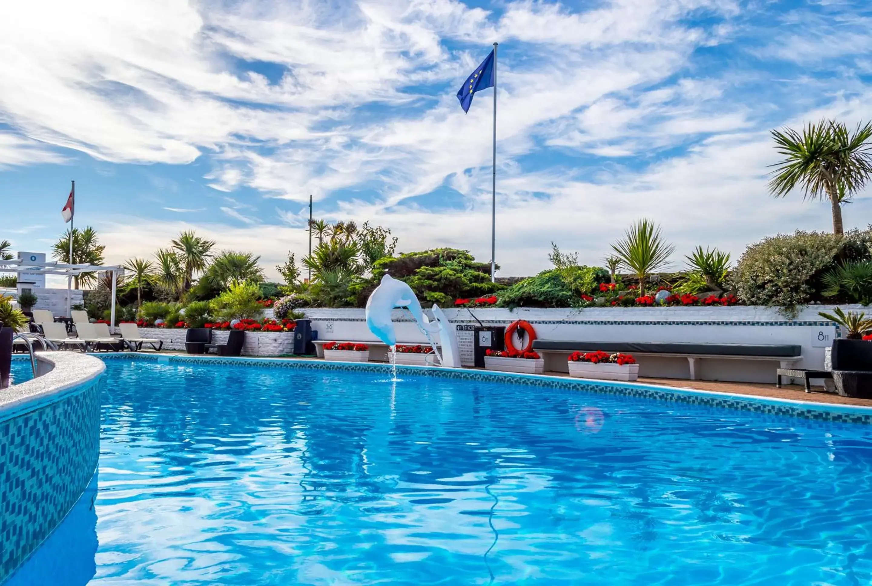 Patio, Swimming Pool in Cumberland Hotel - OCEANA COLLECTION