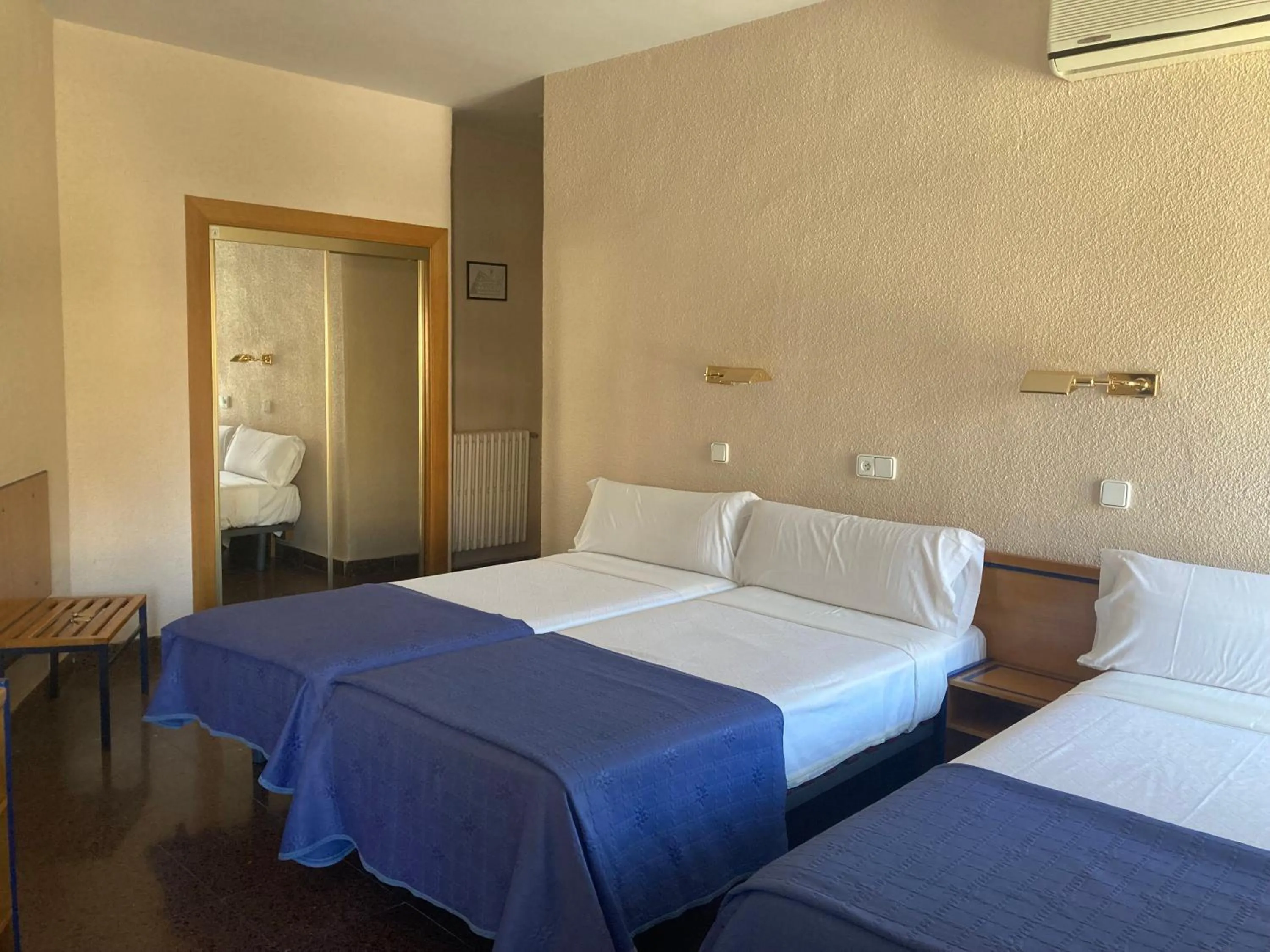 Photo of the whole room, Bed in Hotel Condal