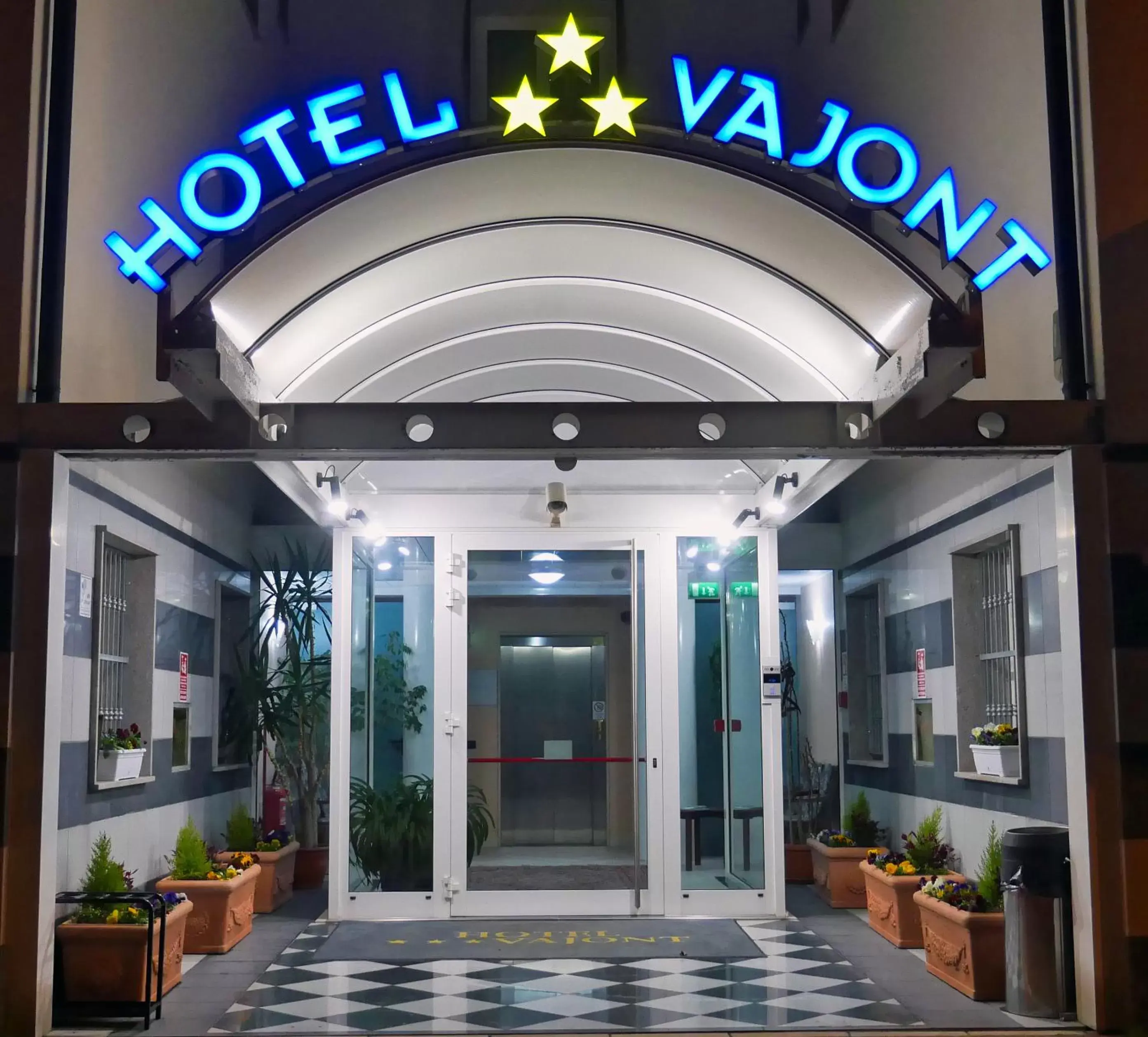 Facade/entrance in hotel Vajont