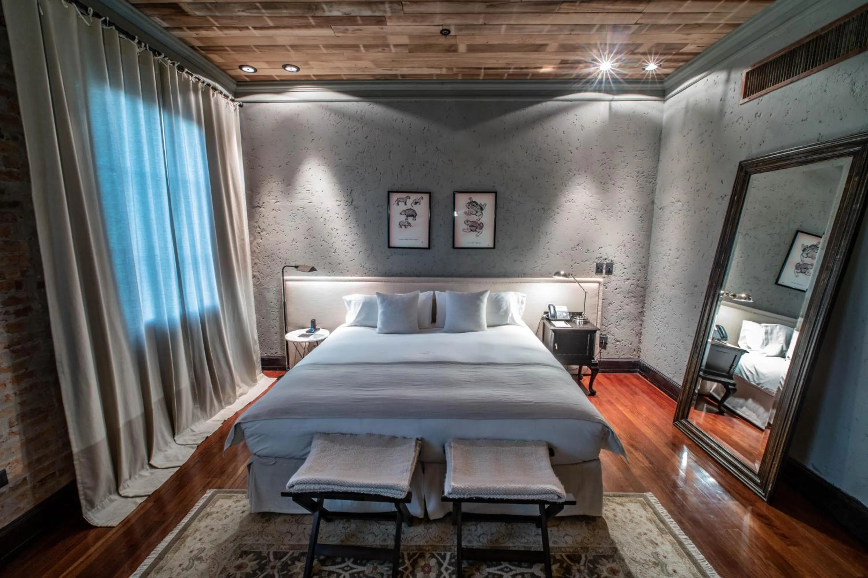 Bed in Factoria Hotel