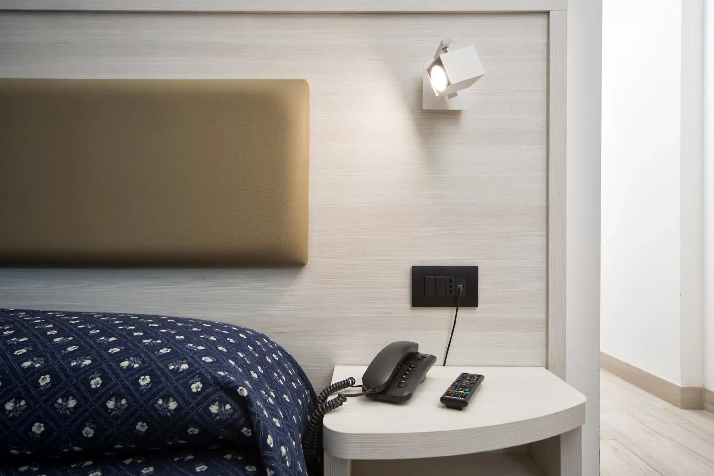 Bedroom, TV/Entertainment Center in Hotel Giotto