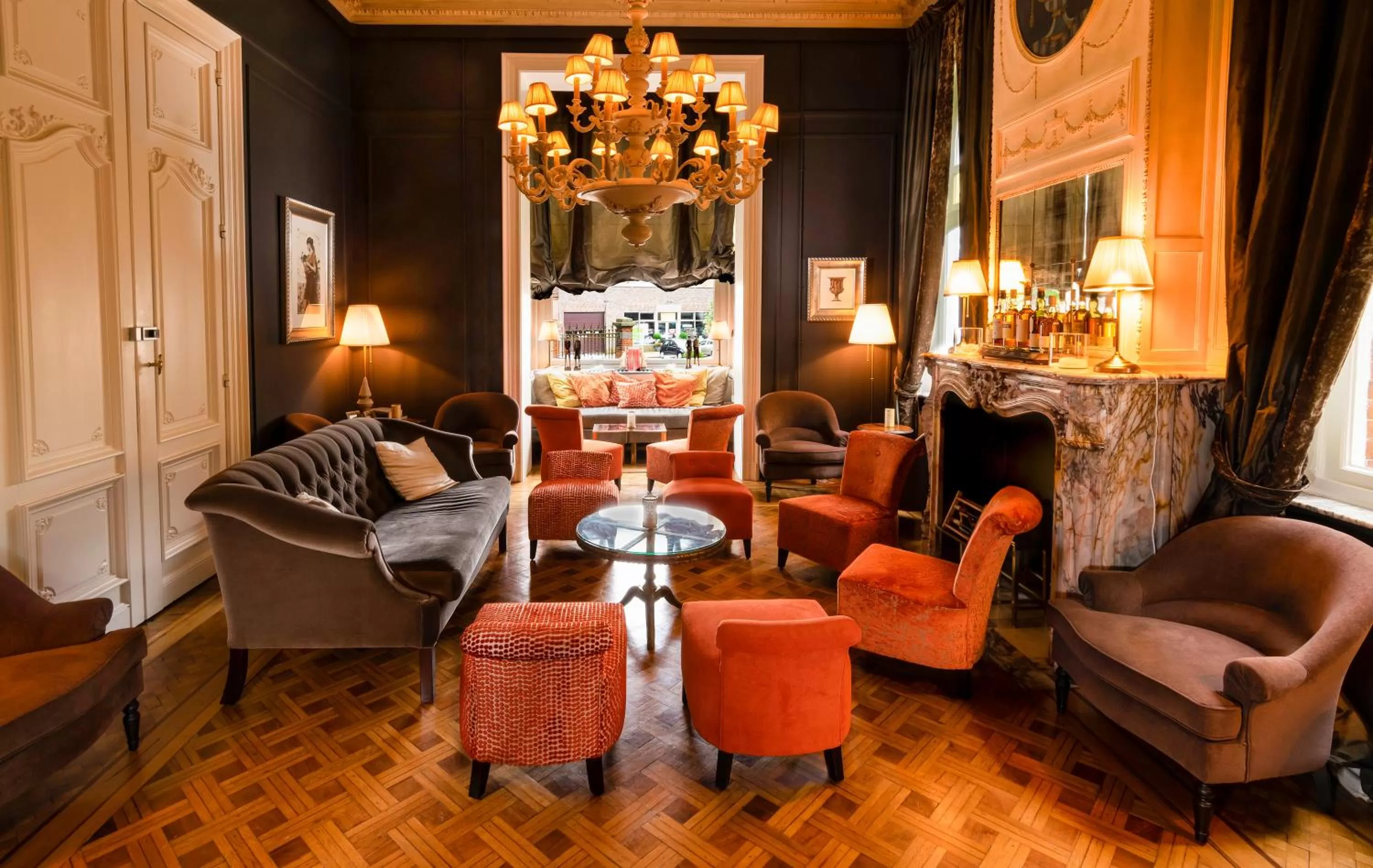 Communal lounge/ TV room in B&B 't Kasteel & 't Koetshuys