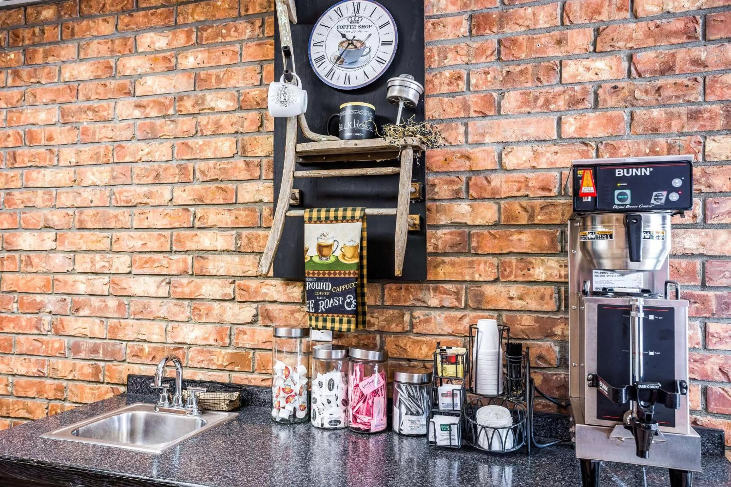 Breakfast in Rodeway Inn Branson, Brick House