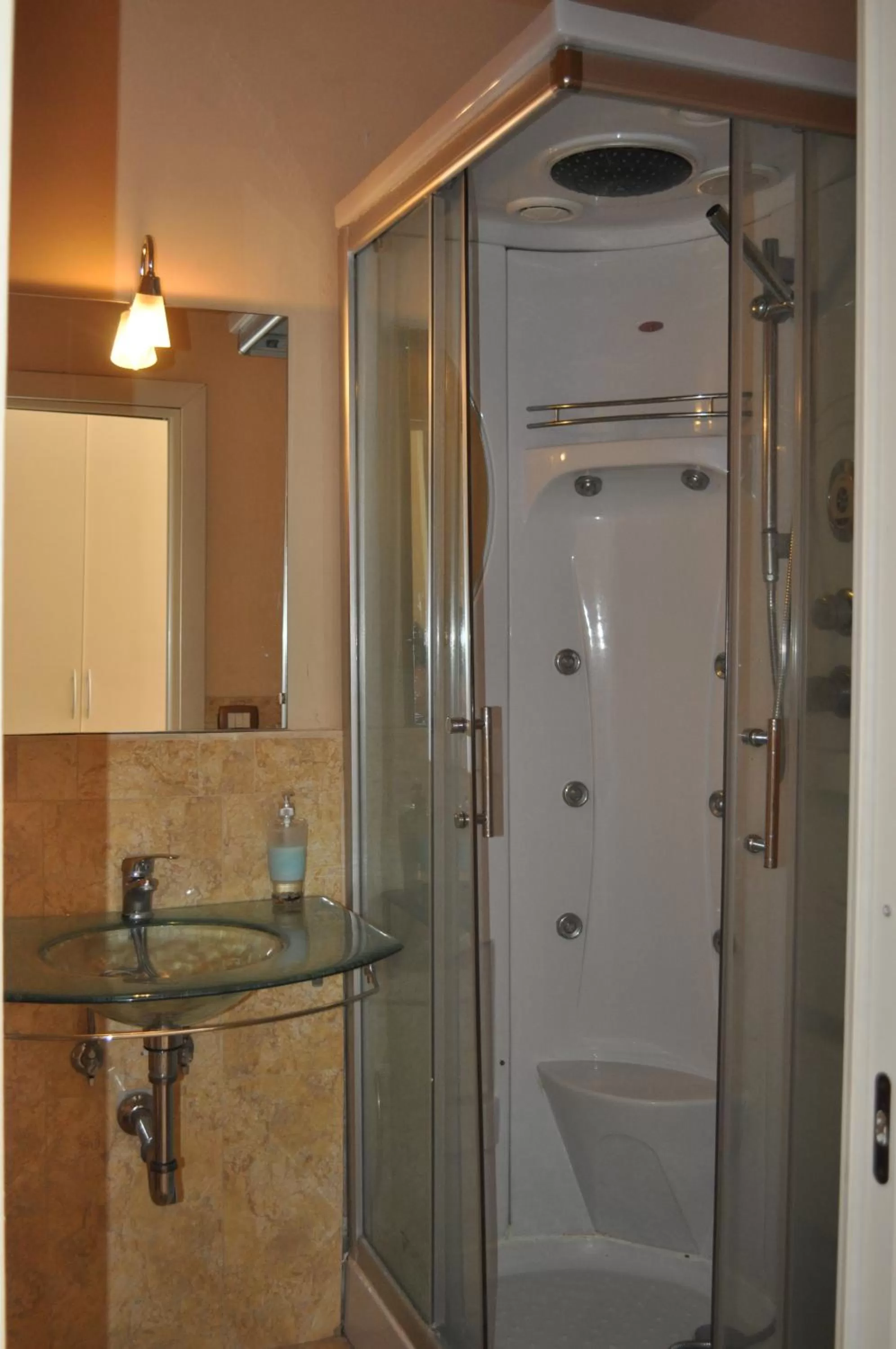 Shower in B&B Teatro Bellini