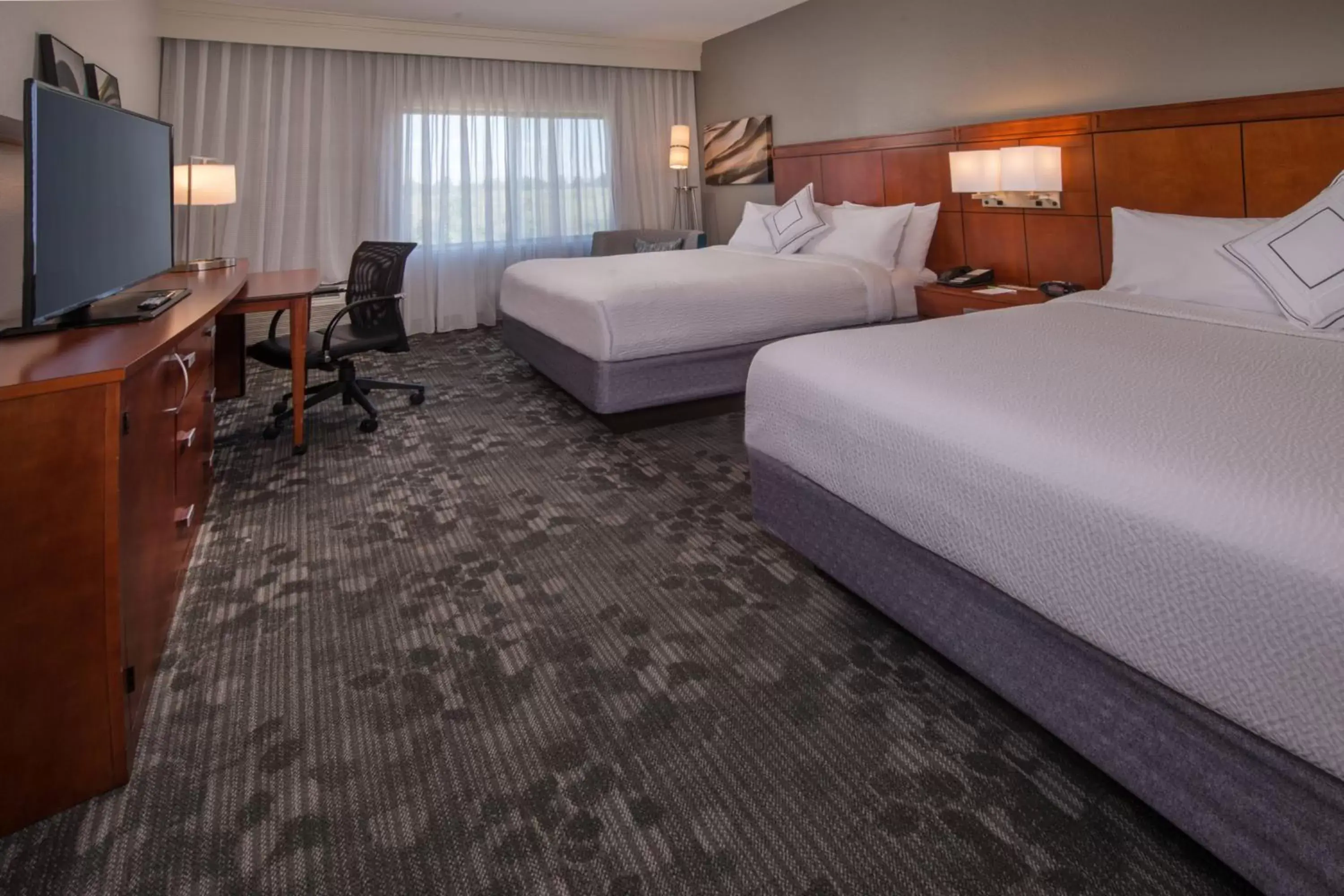 Photo of the whole room, Bed in Courtyard by Marriott Dulles Town Center