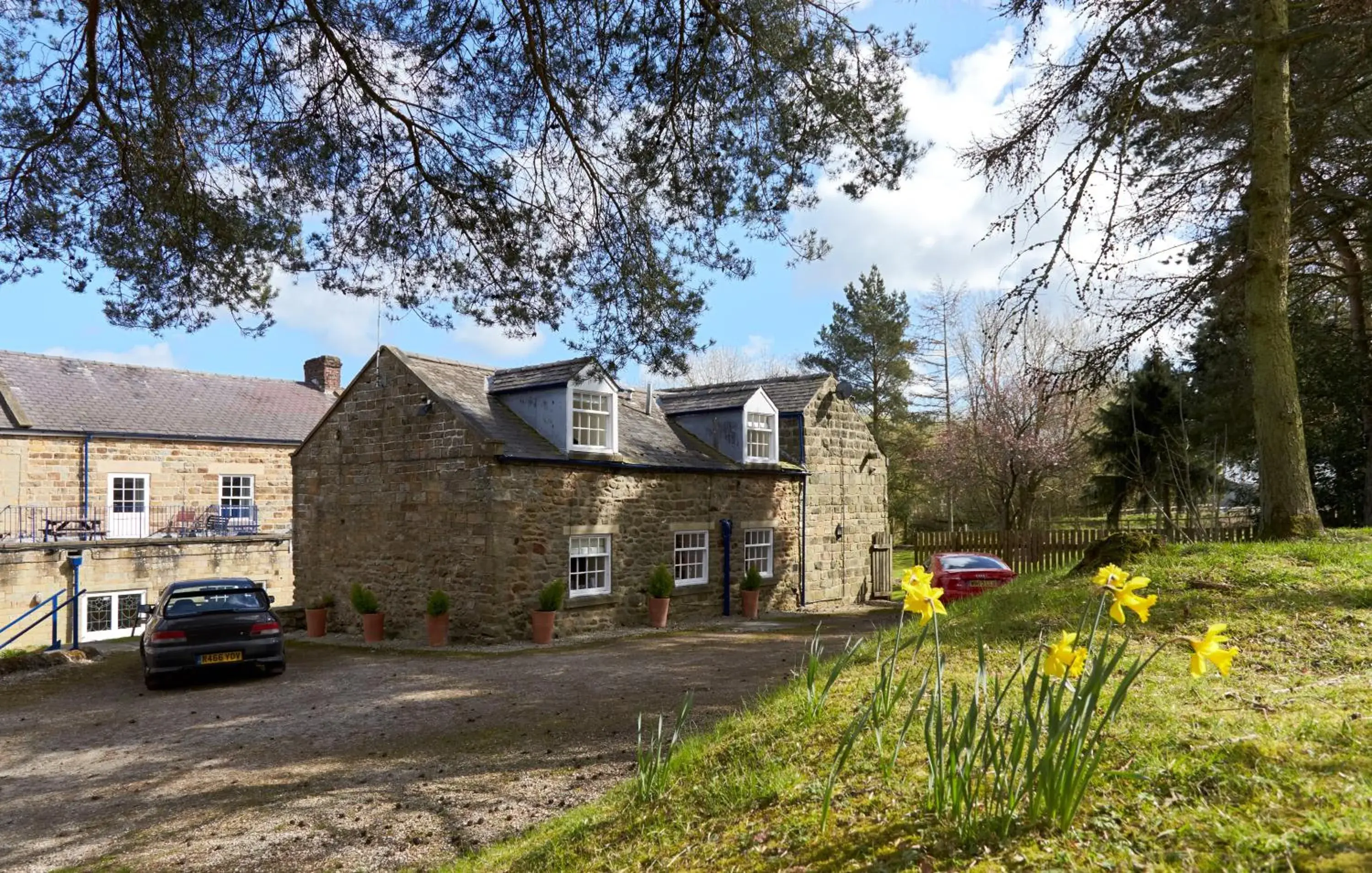 Property Building in White Horse Farm Inn