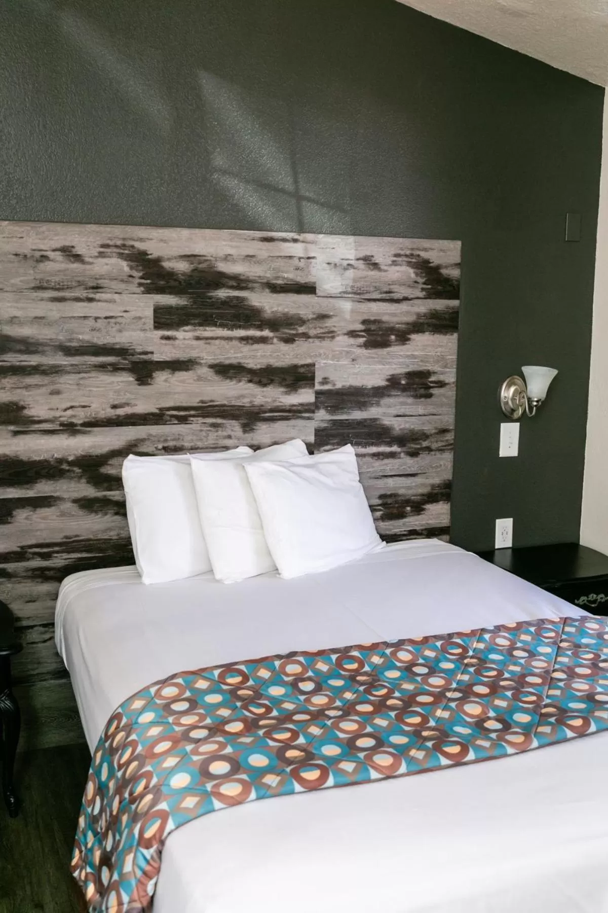 Photo of the whole room, Bed in Anaheim Discovery Inn and Suites