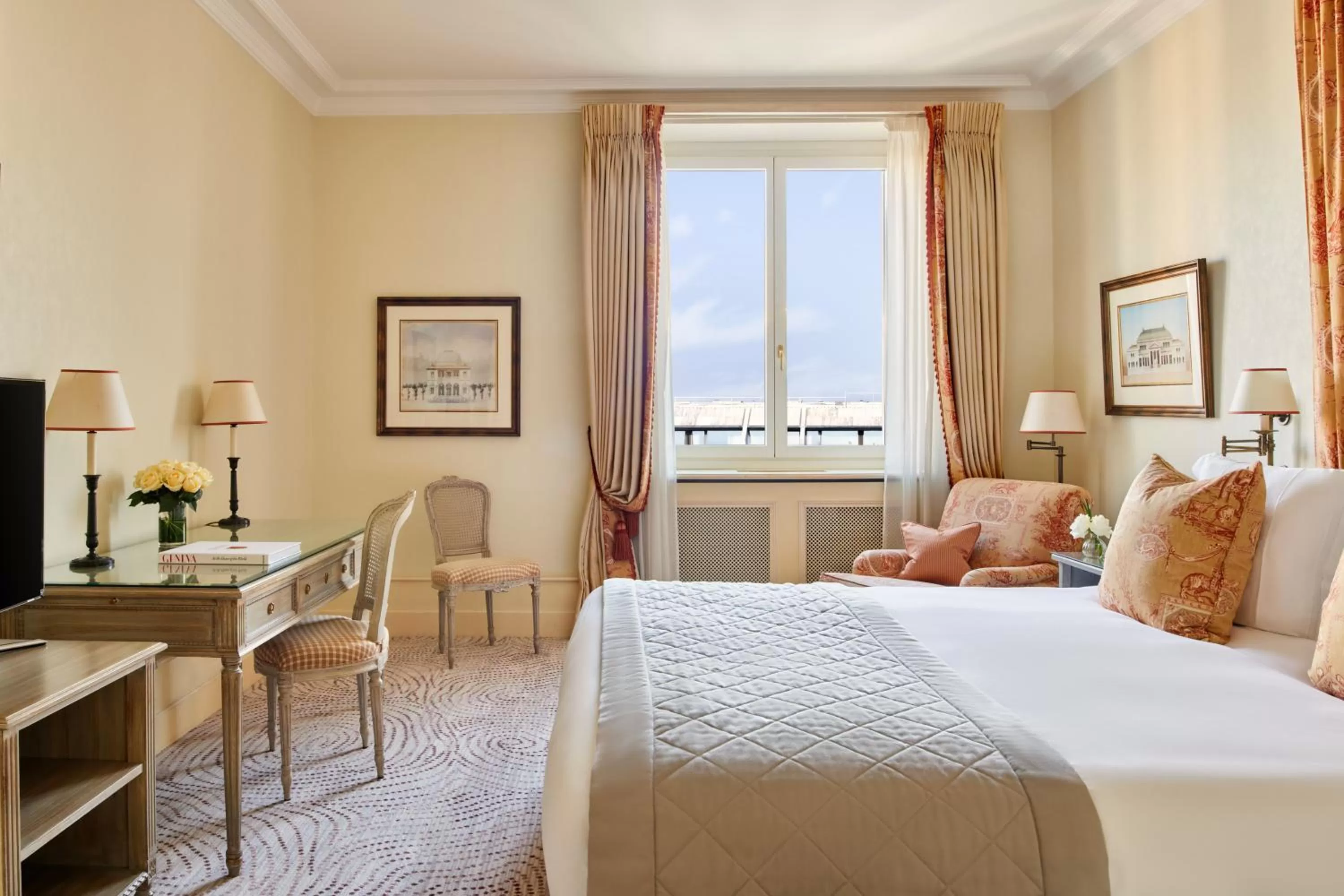 Bed in Beau-Rivage Genève