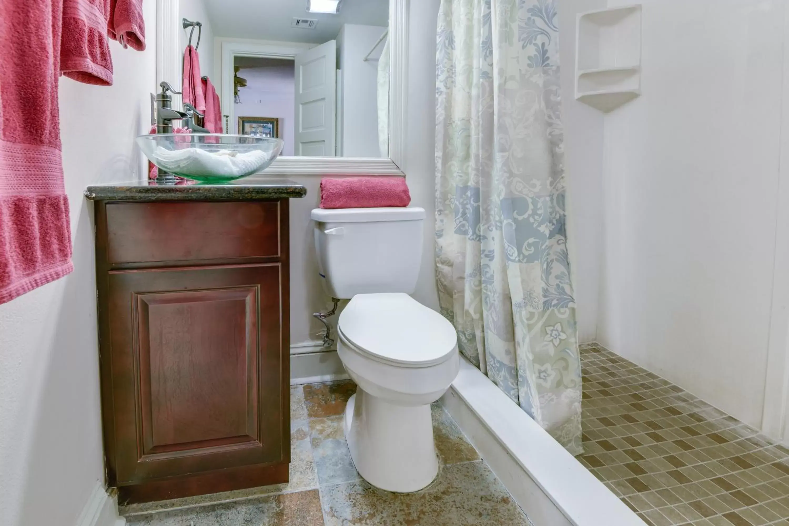 Bathroom in Chateau Orleans