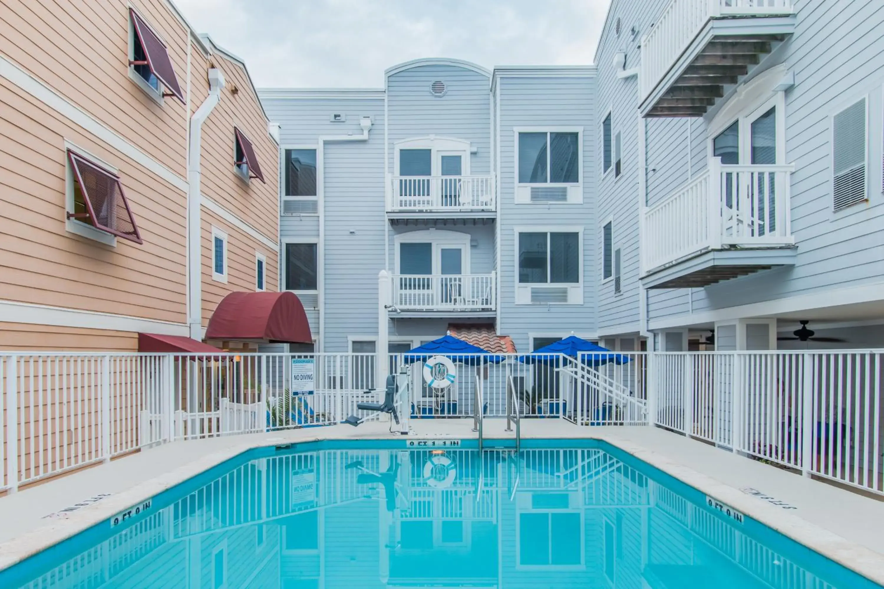 Swimming Pool in Seaside Amelia Inn - Amelia Island