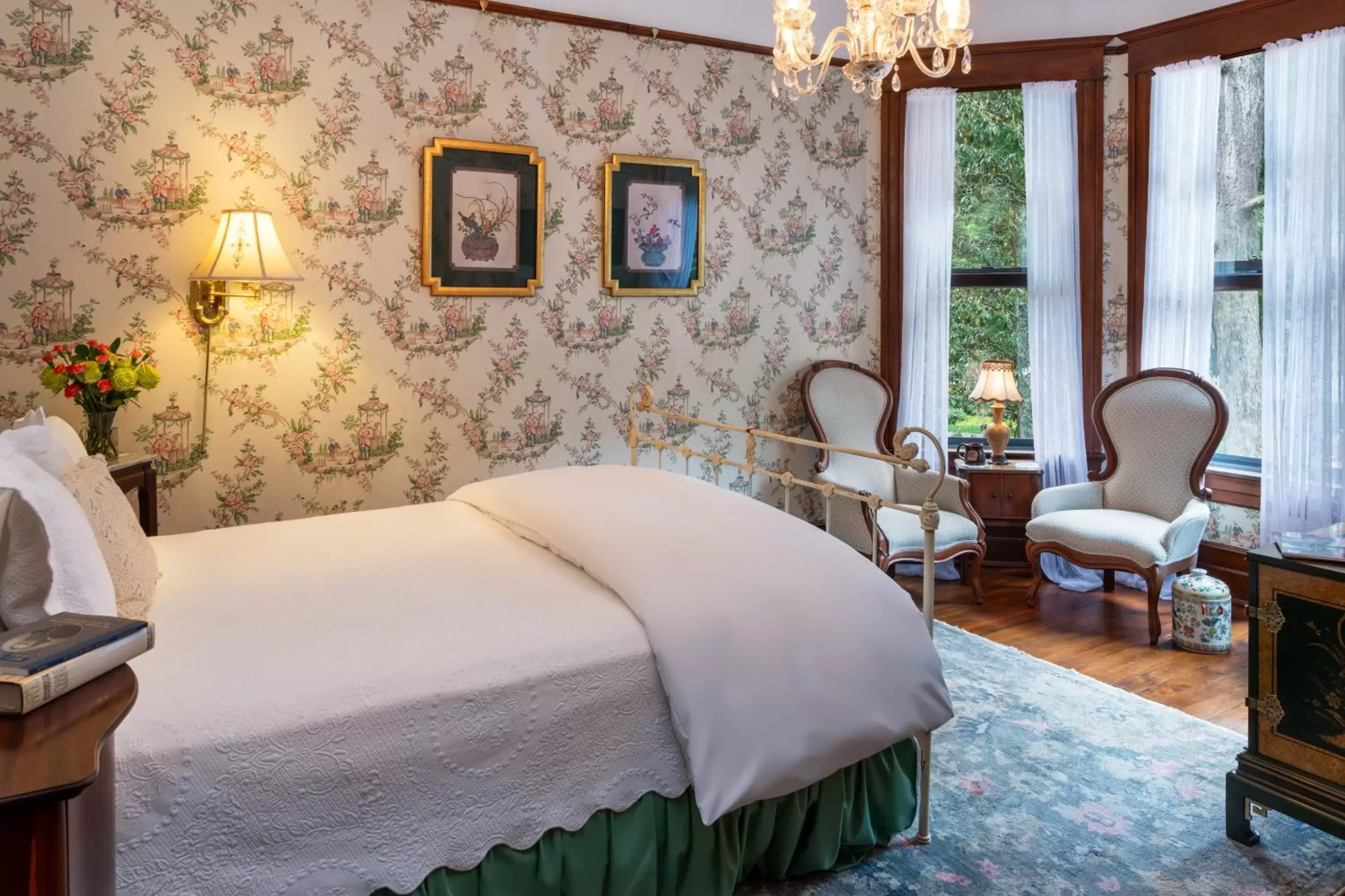 Bed in The 1899 Wright Inn & Carriage House