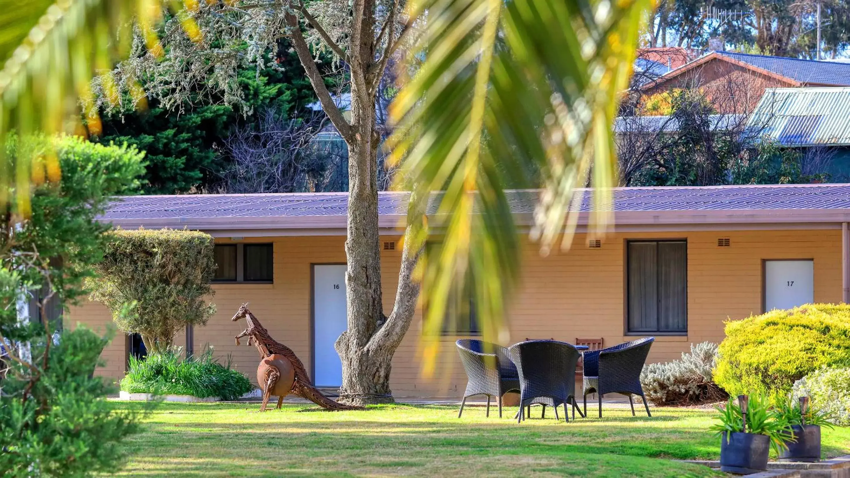 Property Building in Hamilton Hume Motor Inn