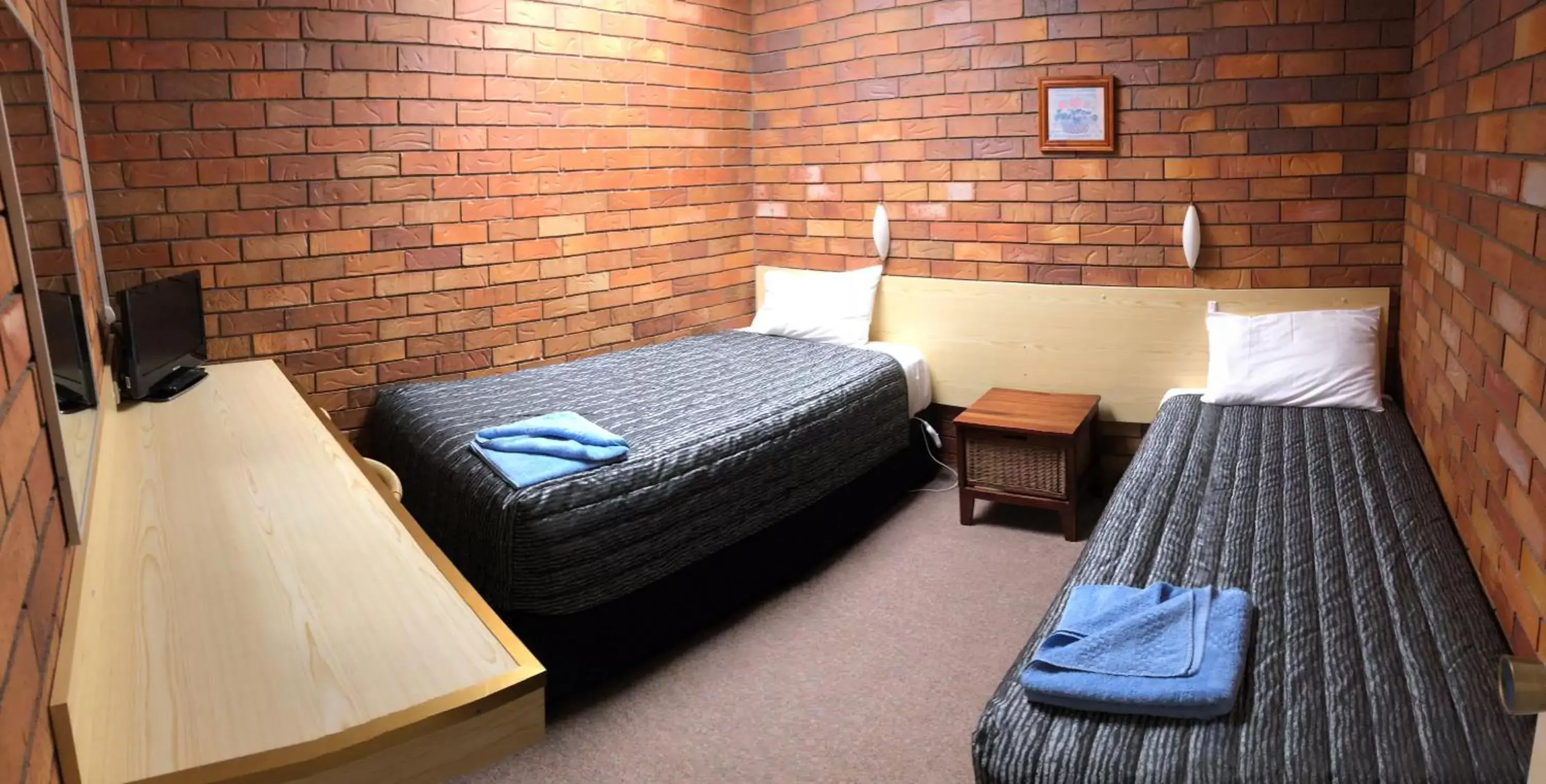 Bedroom, Bed in Peter Allen Motor Inn