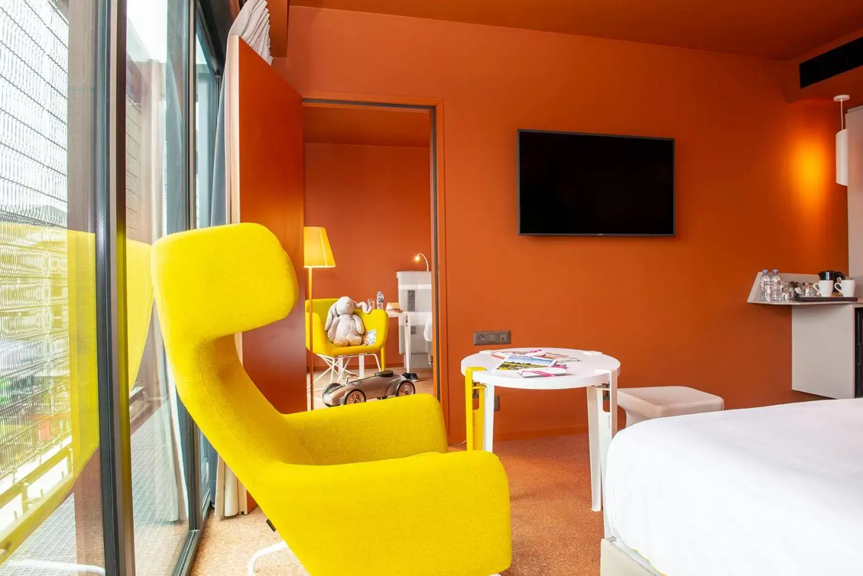 TV and multimedia, Seating Area in Radisson Blu Hotel Bordeaux