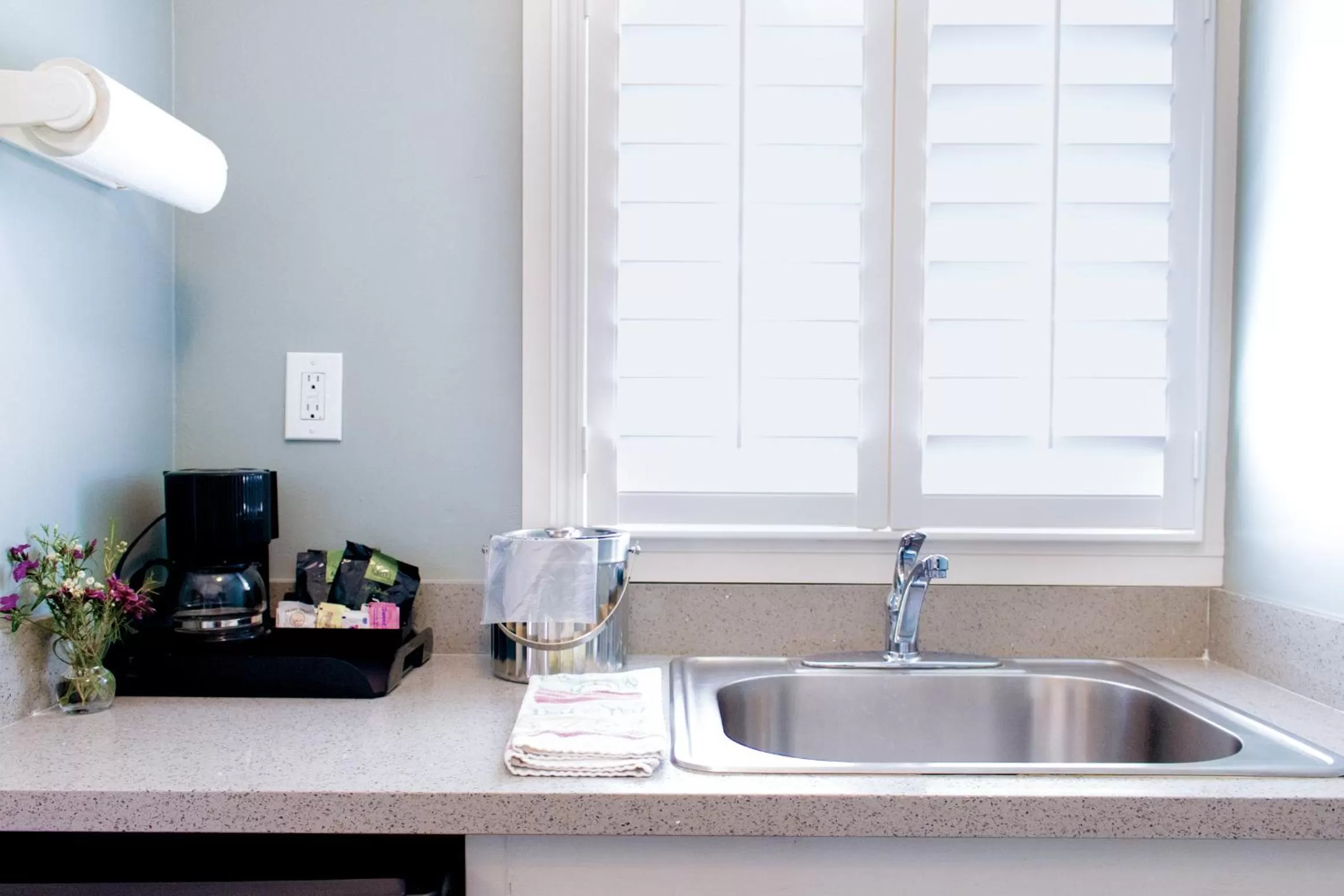 Coffee/tea facilities in Ocean Echo Inn & Beach Cottages