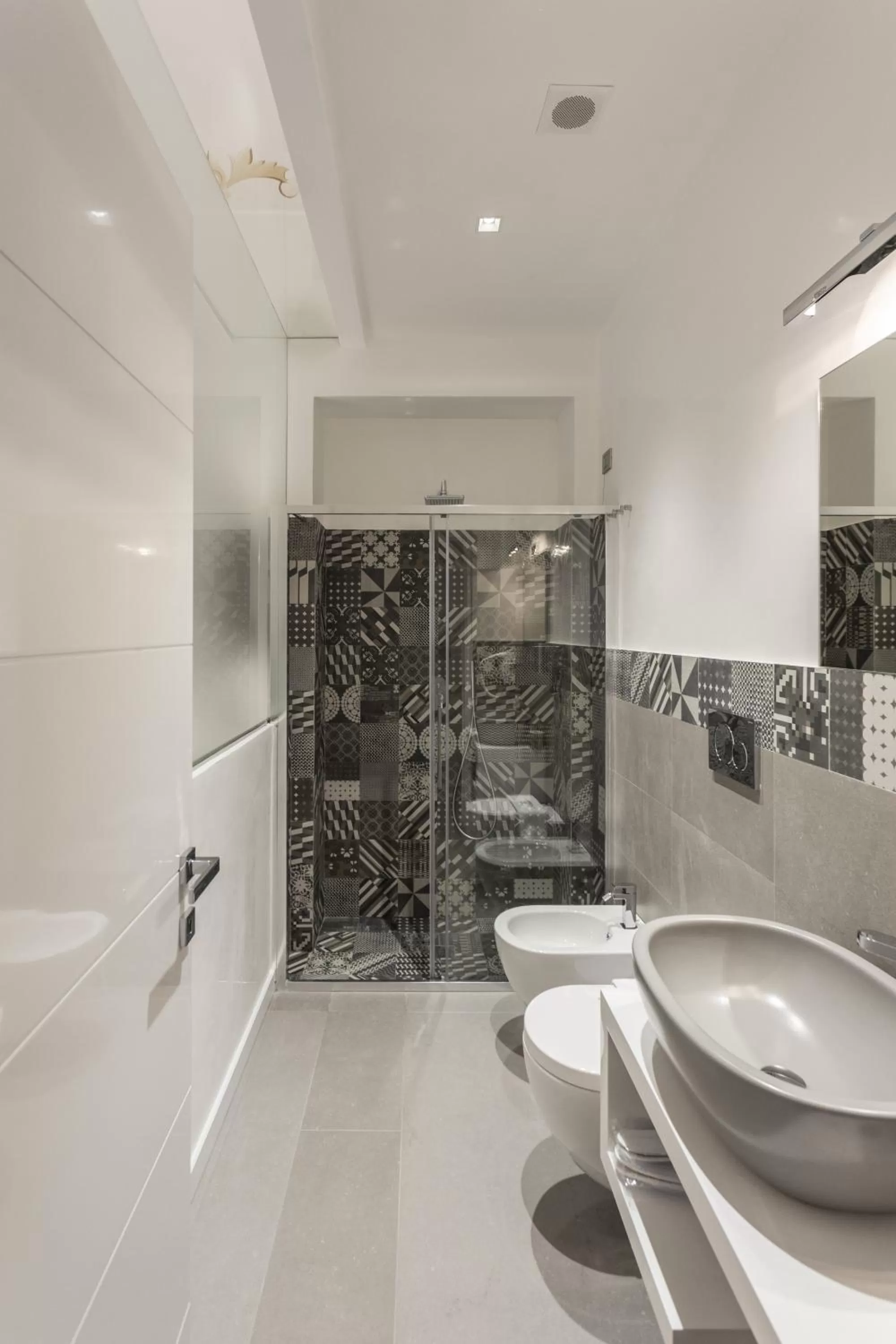 Shower in Caportigia Boutique Hotel