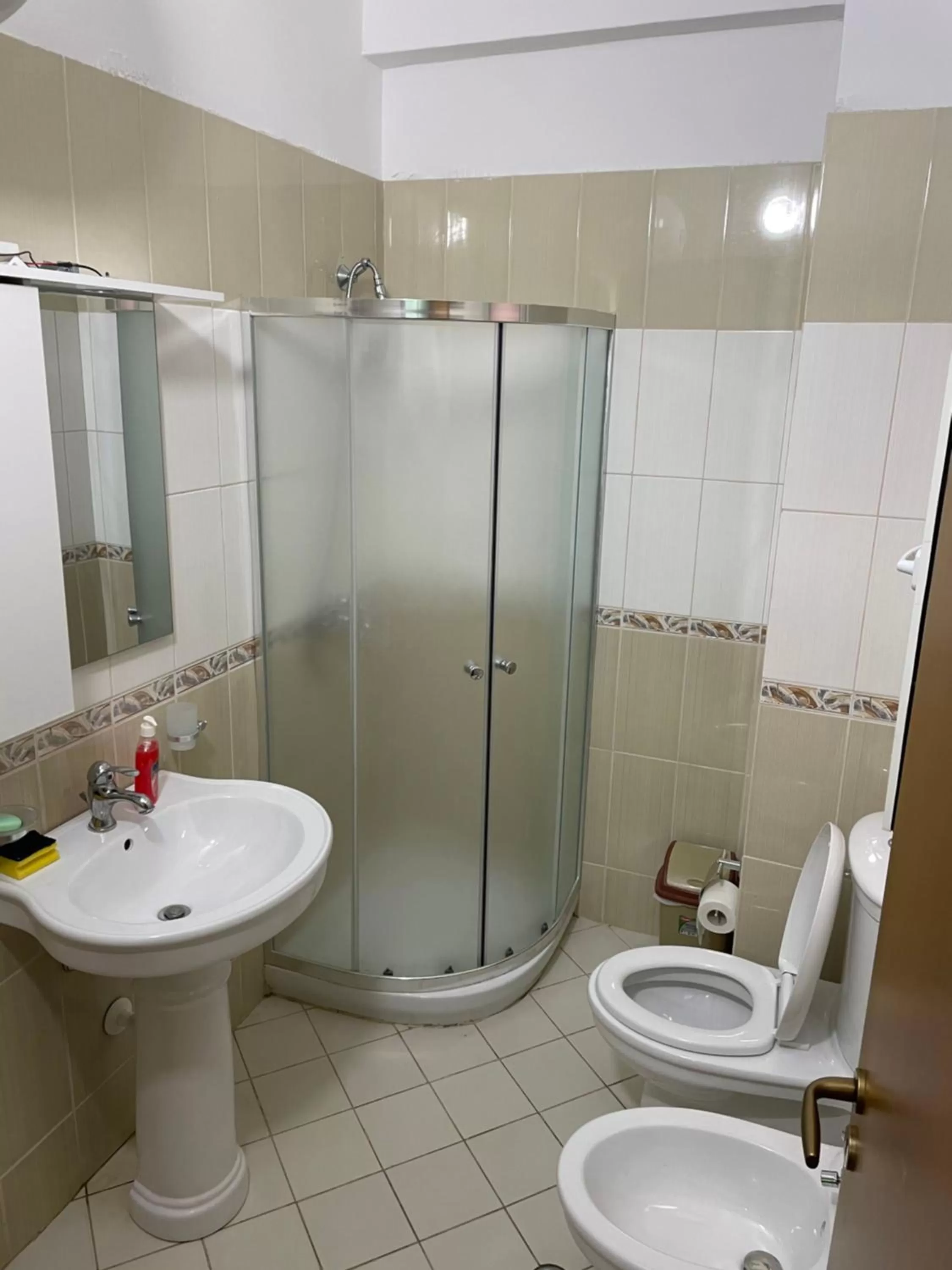 Shower in FAMILY SUITE RESIDENCE