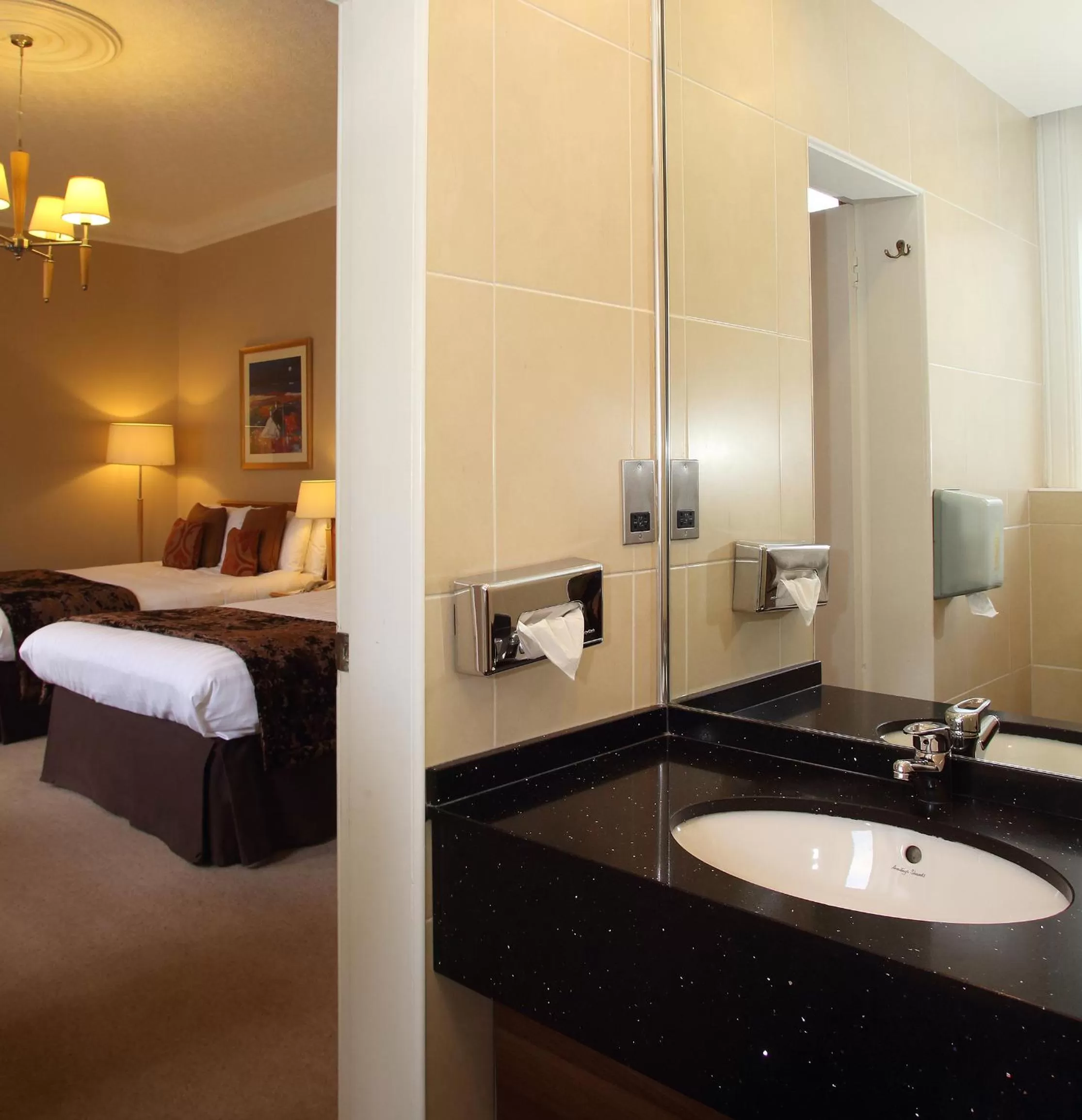 Bathroom, Bed in Inverness Palace Hotel & Spa, WorldHotels Distinctive