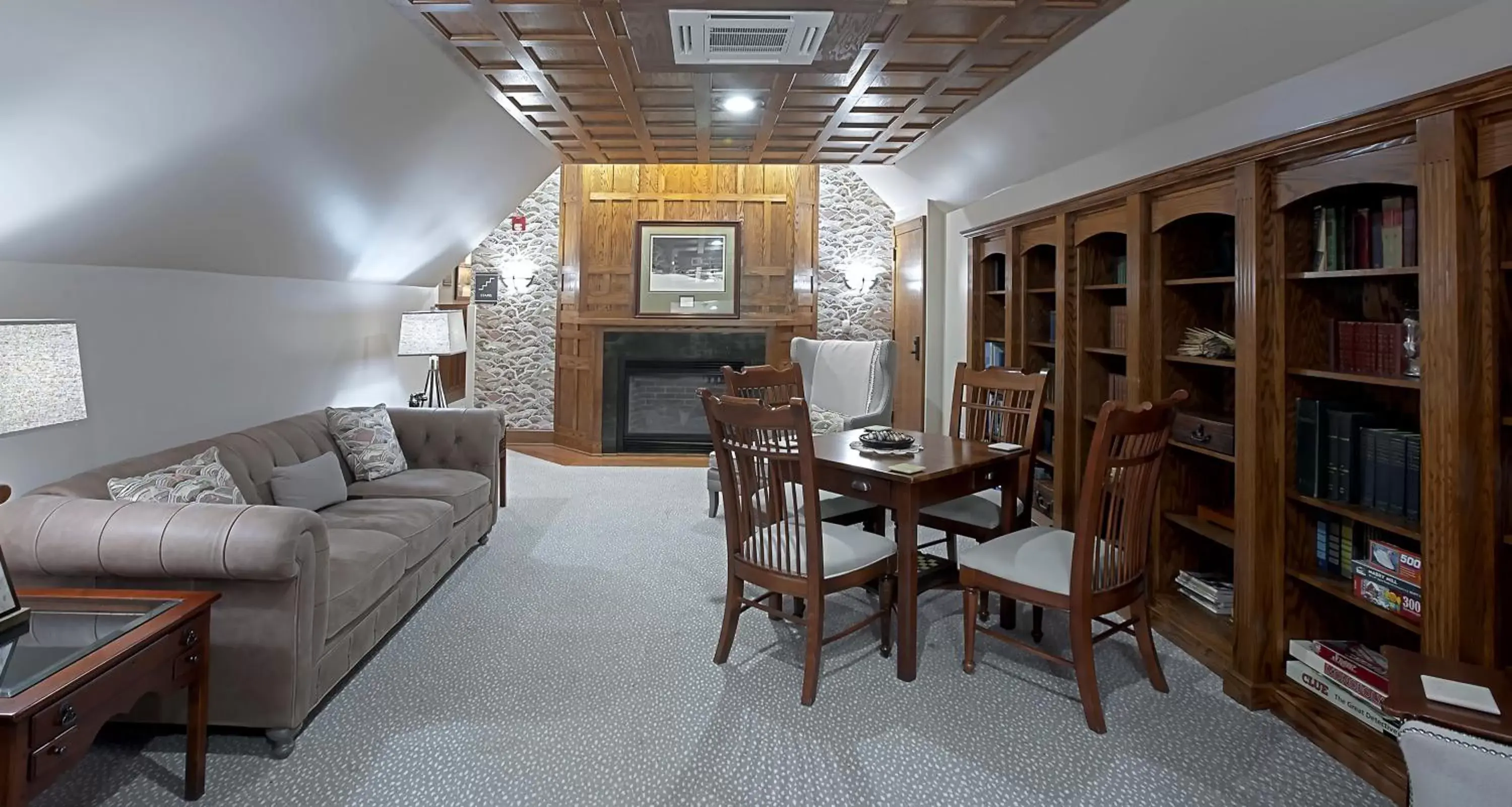 Library, Seating Area in Bob Timberlake Inn at Chetola Resort