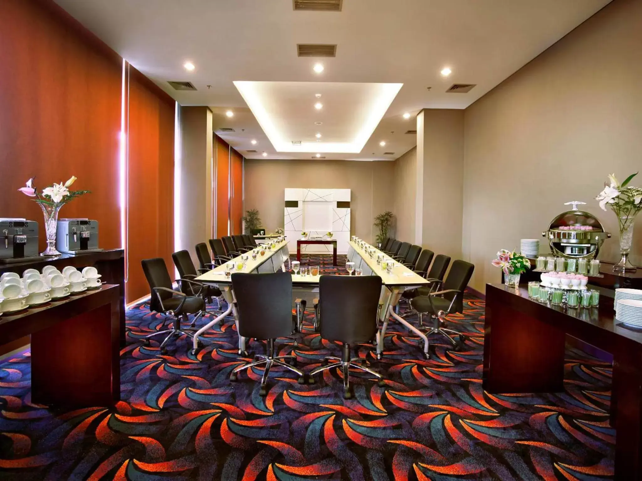 Business facilities in Fame Hotel Gading Serpong