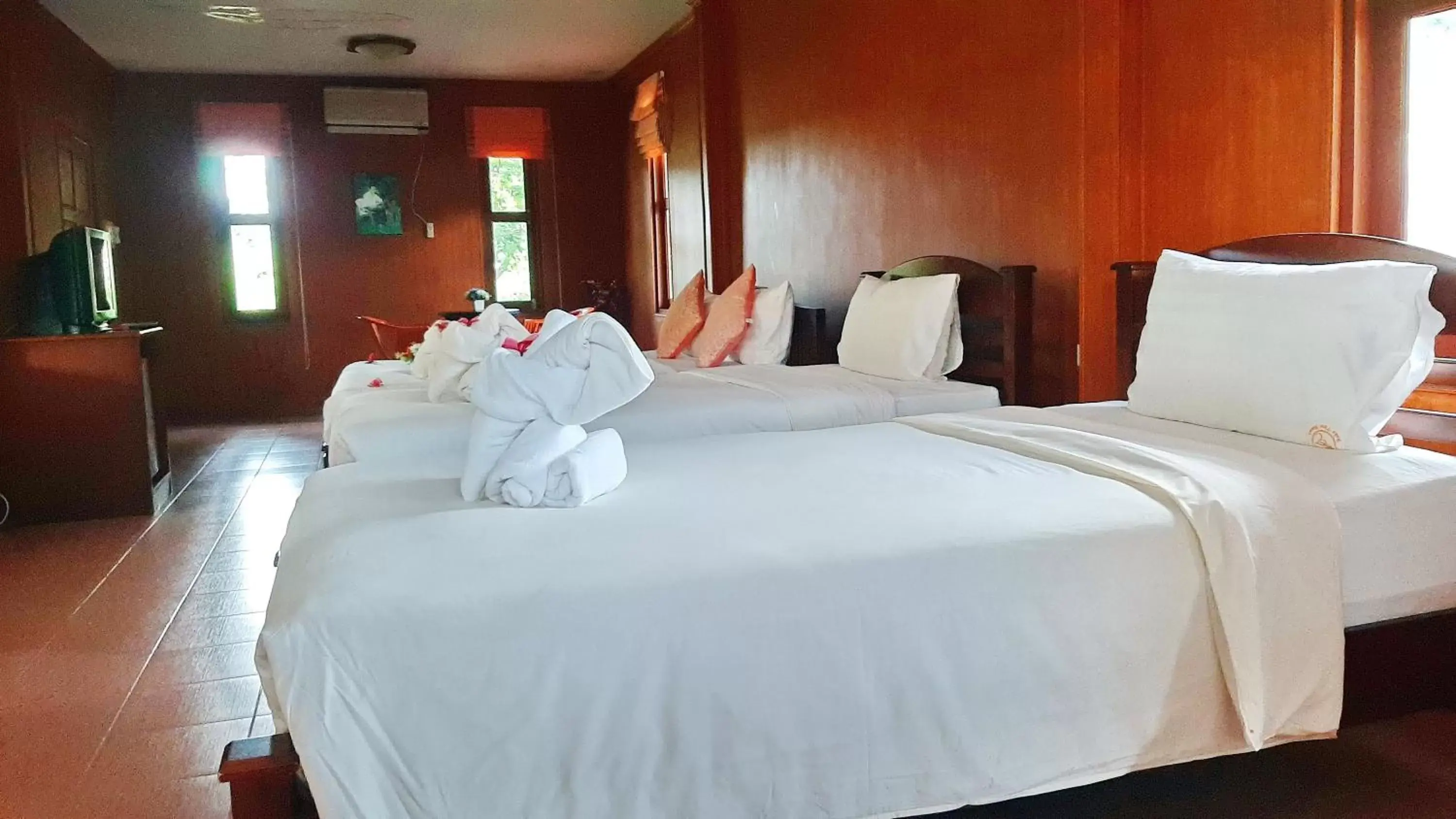 Photo of the whole room, Bed in Doo Dee Boutique Resort by Swiss Chalet