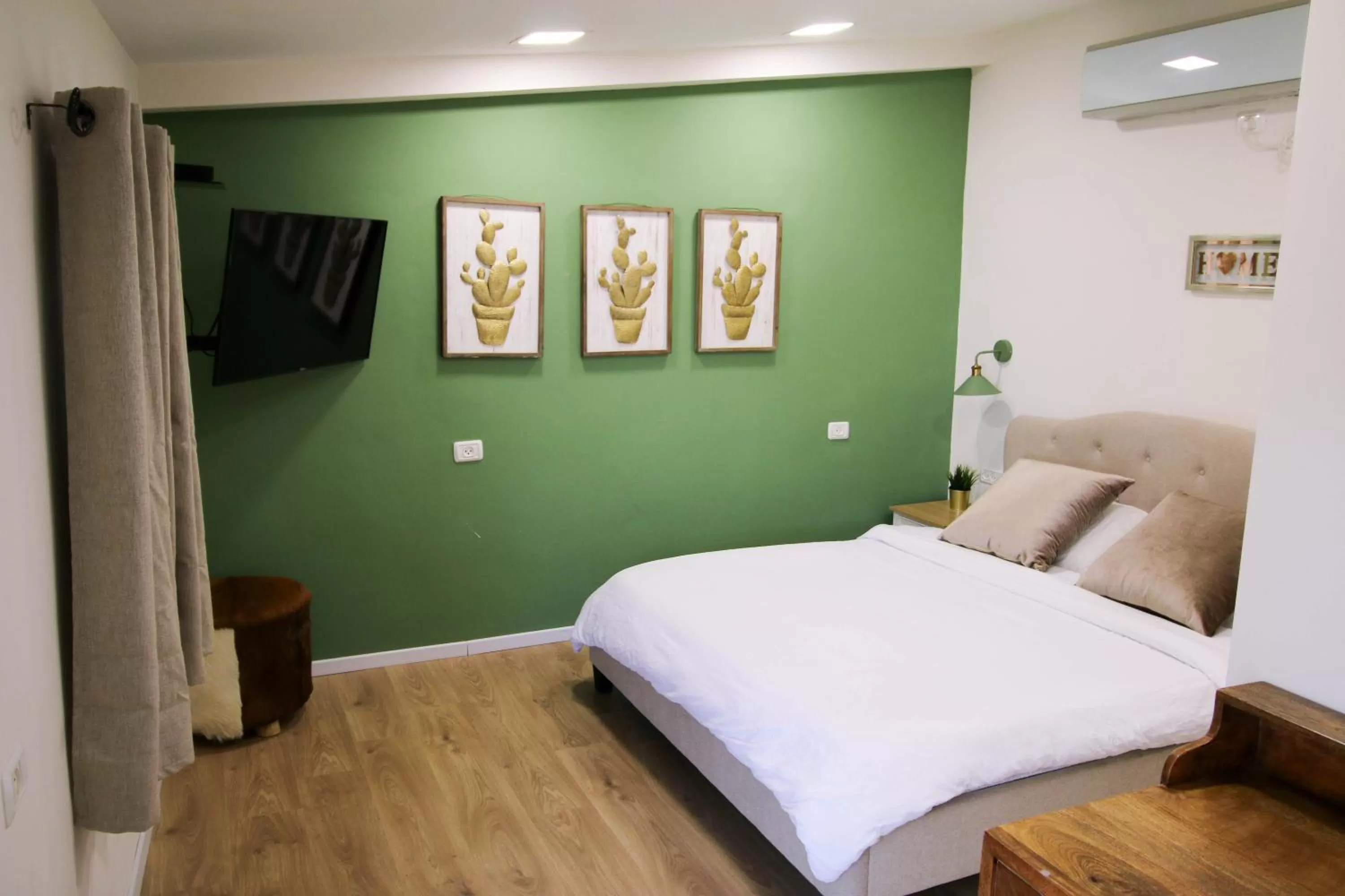 Photo of the whole room, Bed in Eshel Mansion - Boutique Suites