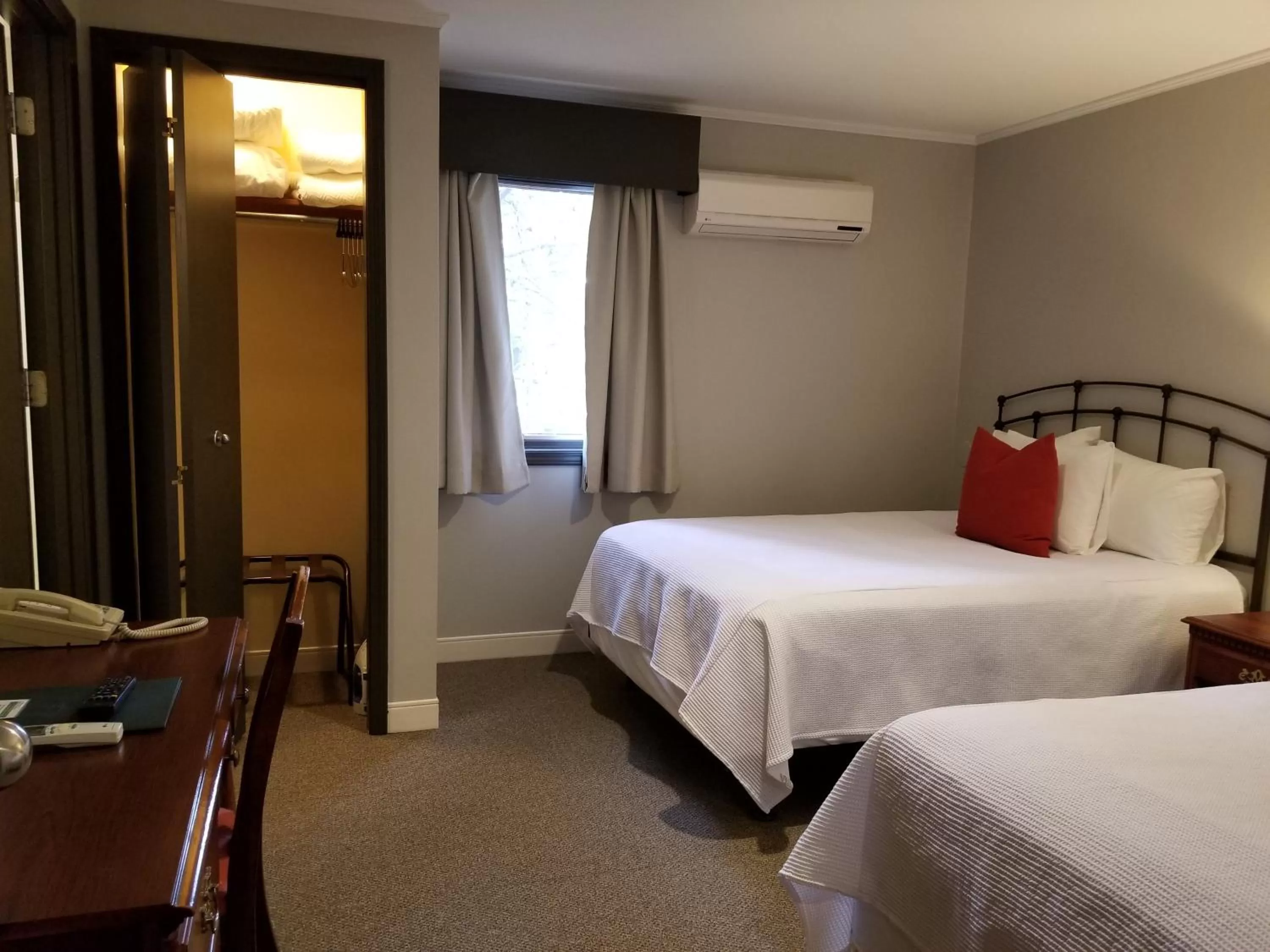 TV and multimedia, Bed in Cedar Creek