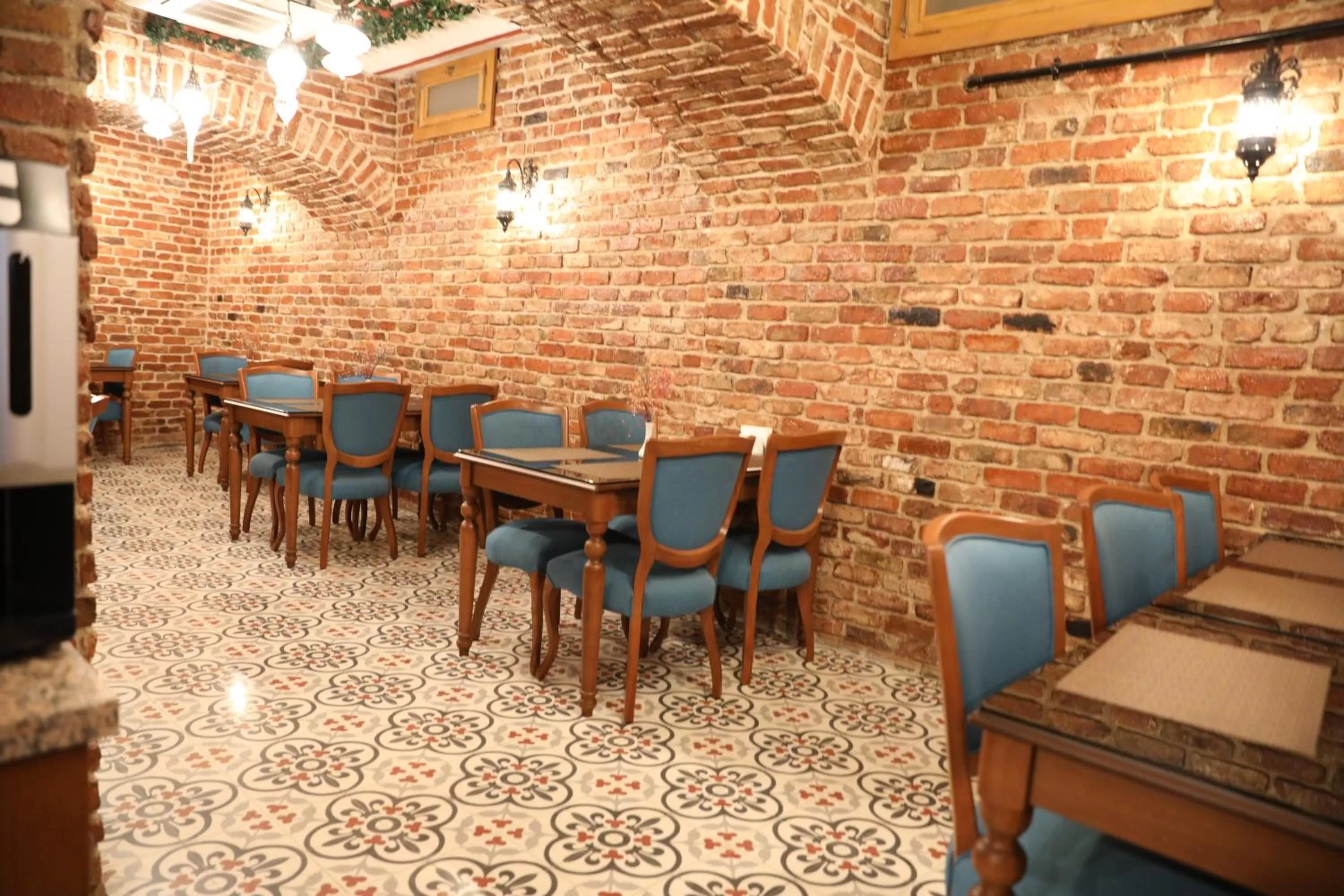 Restaurant/places to eat in Meserret Palace Hotel - Special Category