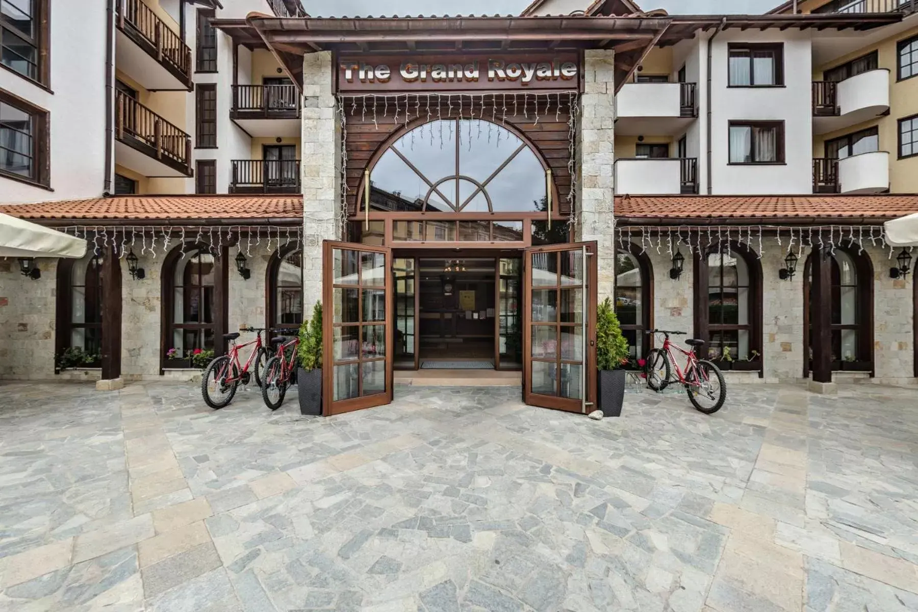 Facade/entrance in Grand Royale Apartment Complex & Spa Facade/entrance in Grand Royale Apartment Complex & Spa