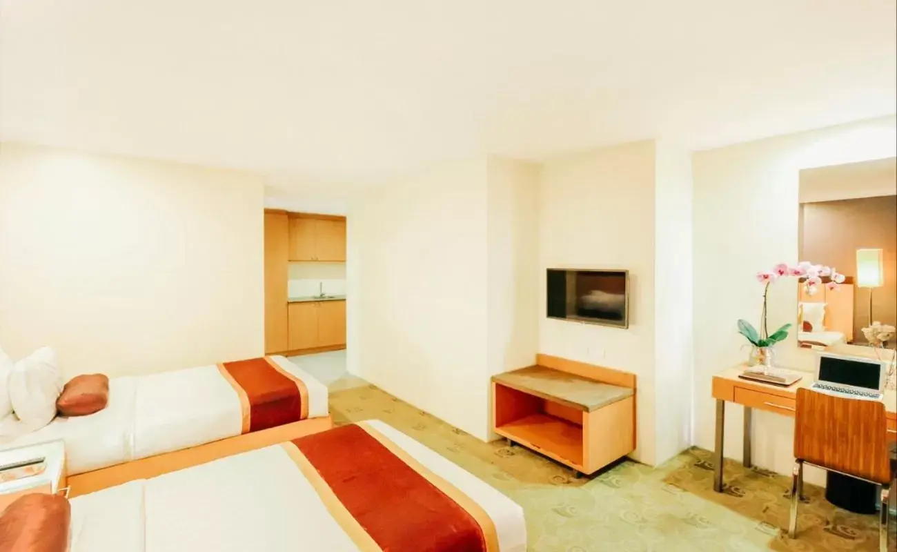 Bedroom, Seating Area in Greenhills Elan Hotel Modern