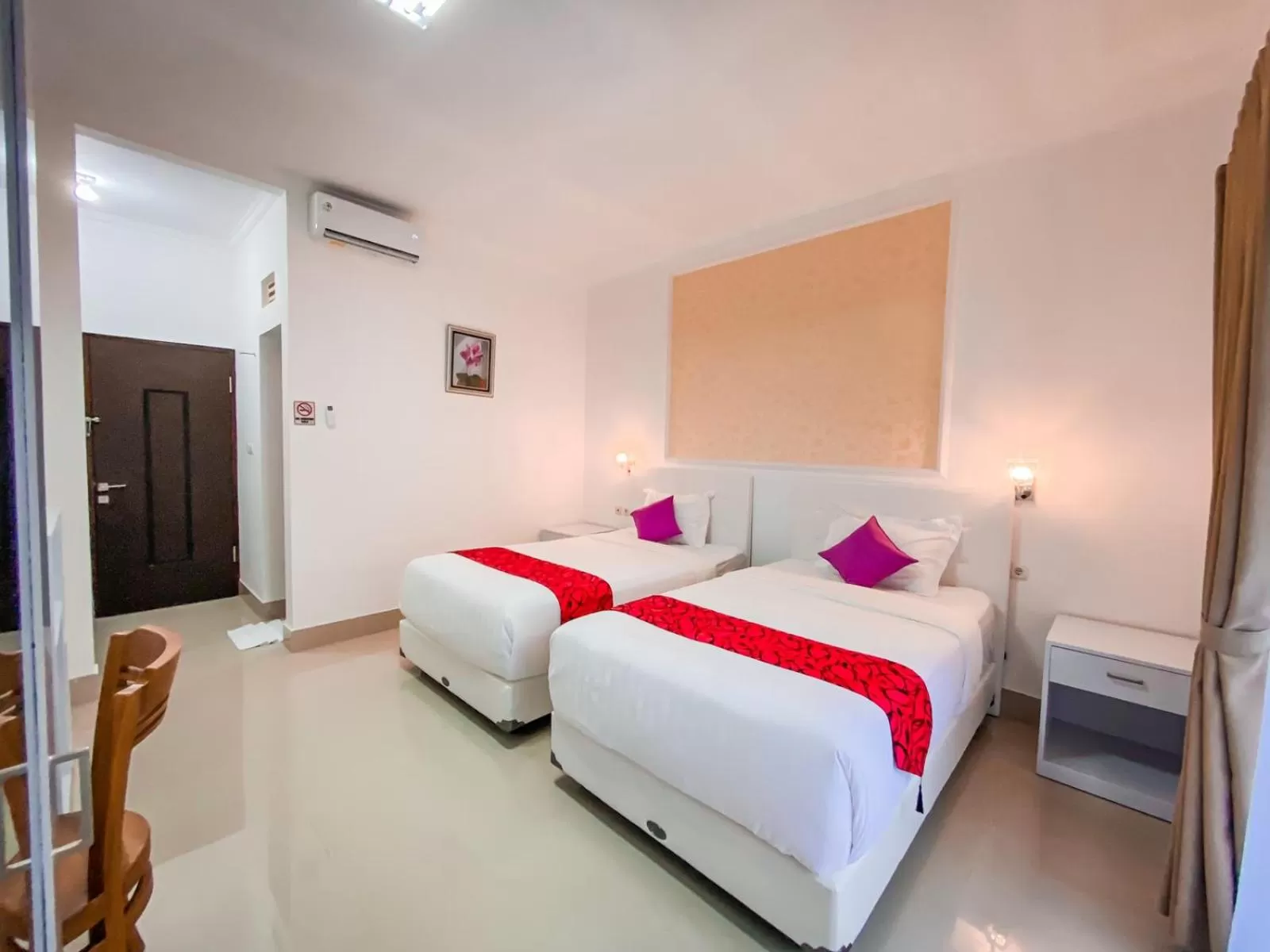 Photo of the whole room, Bed in Kesari Glory Nusa Penida by GenuineHost