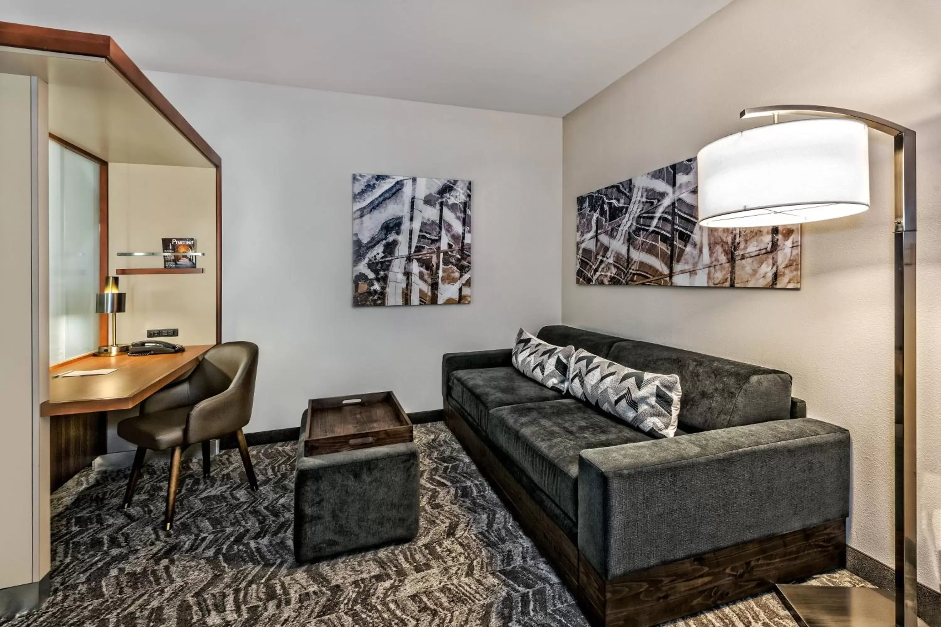 Bedroom, Seating Area in SpringHill Suites by Marriott San Antonio Airport