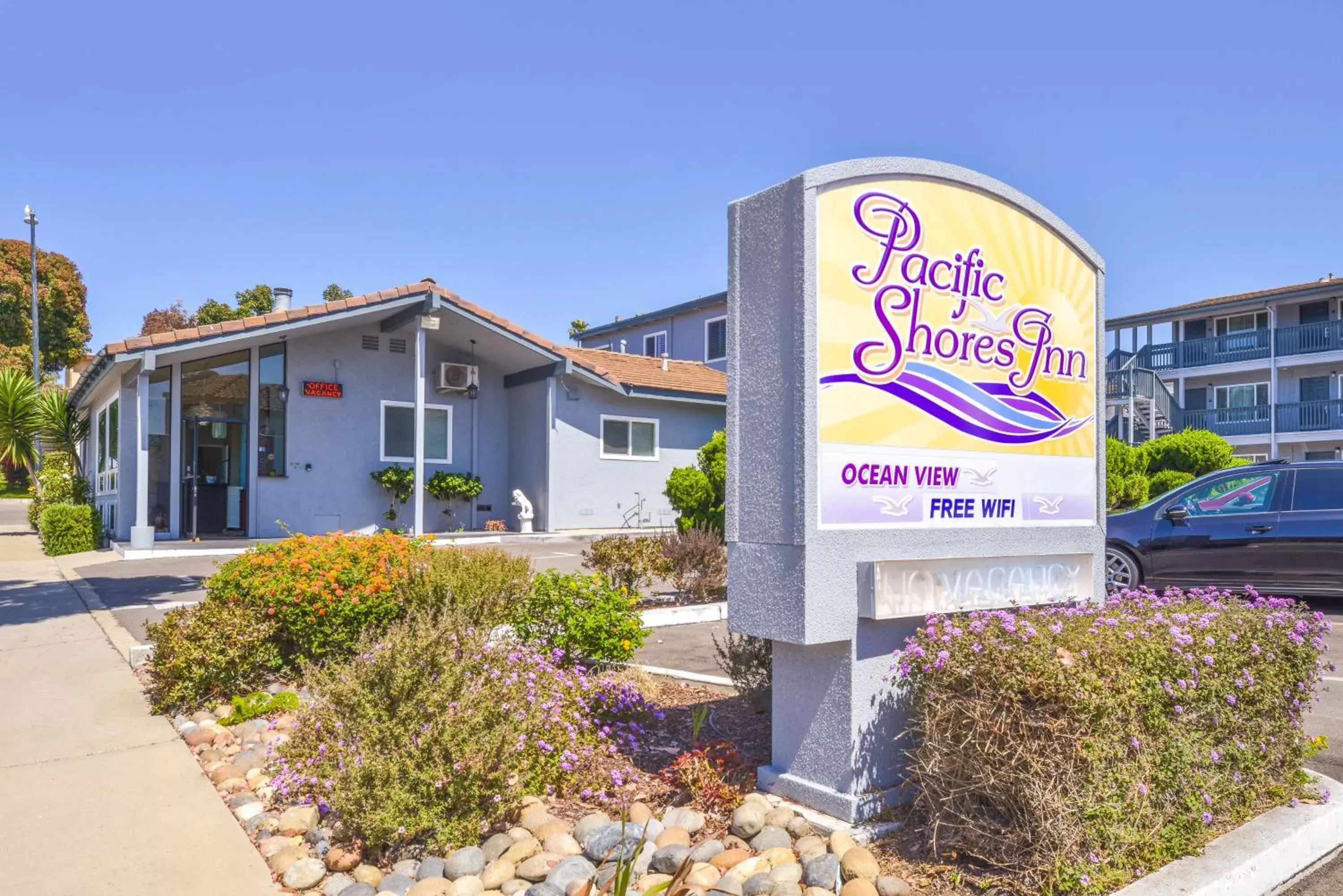 Property Building in Pacific Shores Inn - Morro Bay