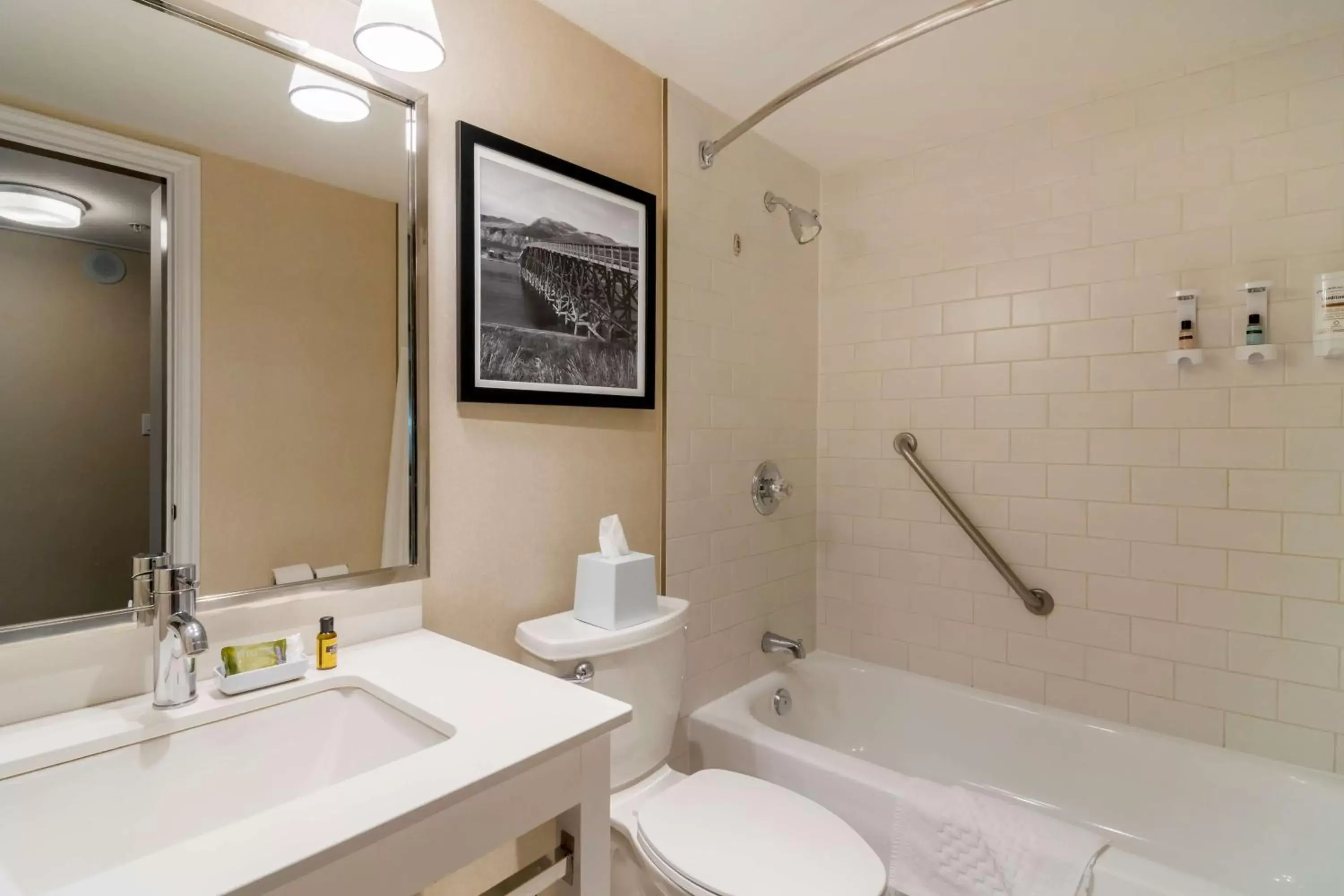 Bathroom in Best Western Premier Aberdeen Kamloops