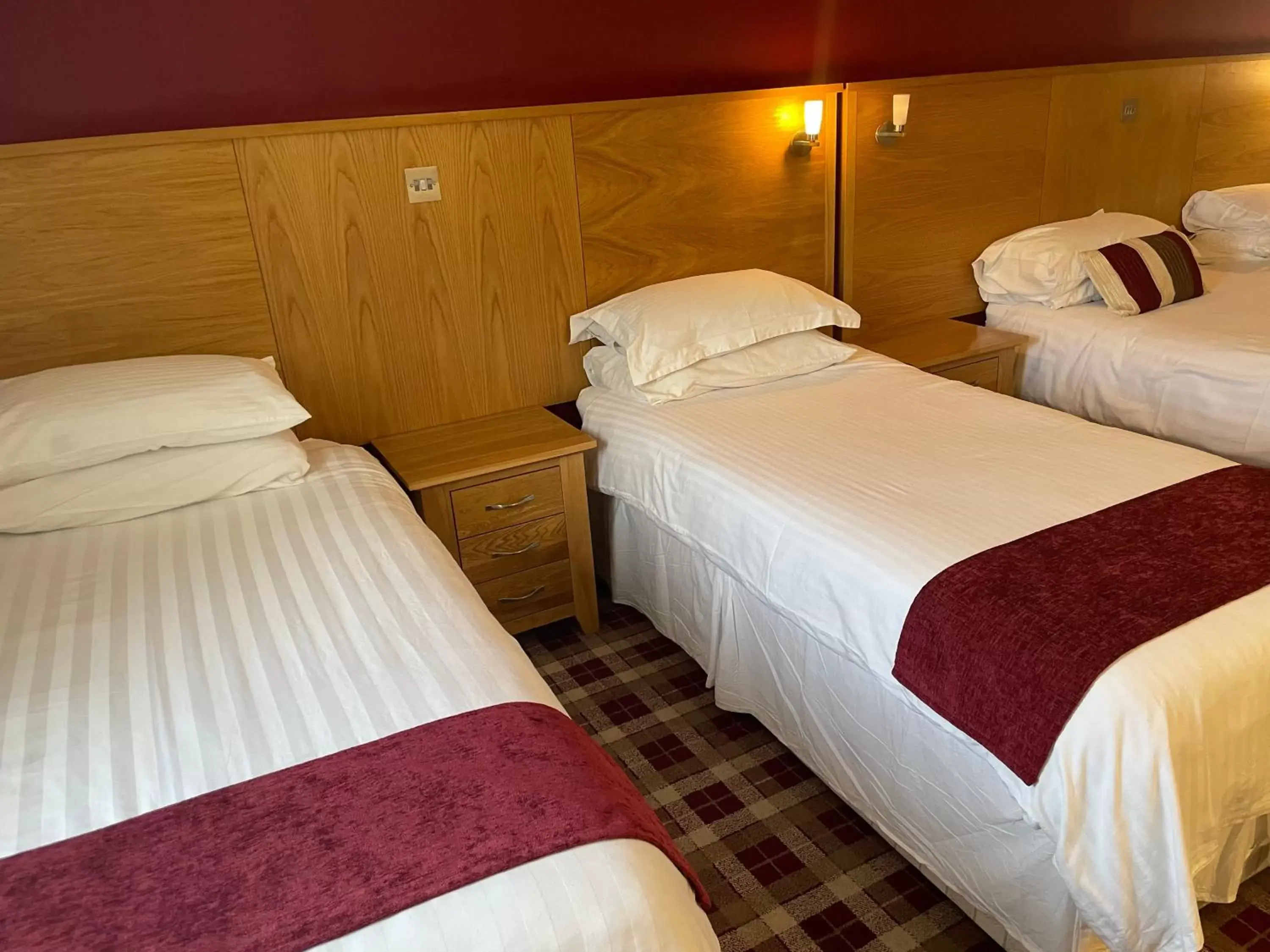 Photo of the whole room, Bed in 19th Hole Hotel, Carnoustie