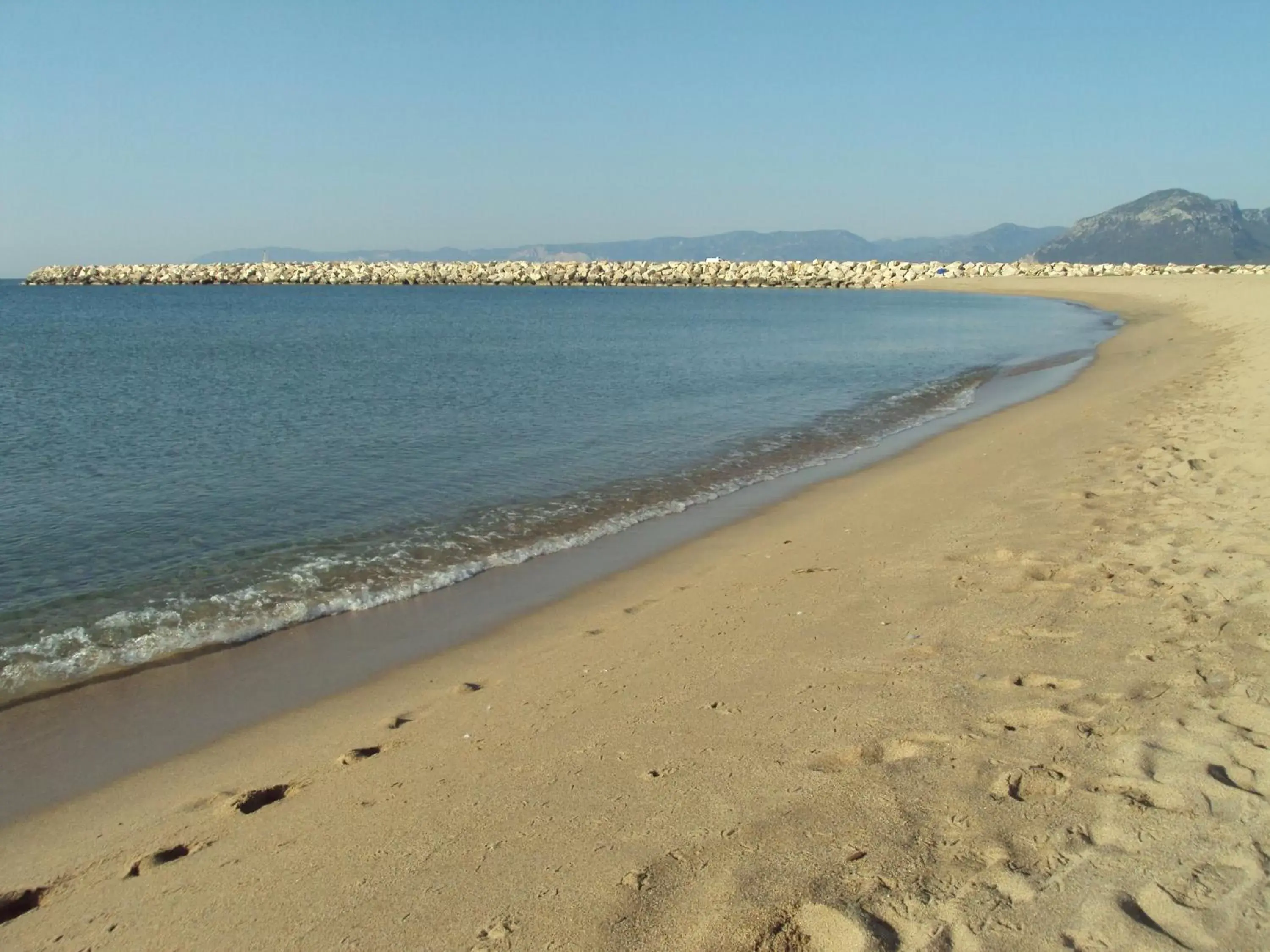 Beach in Hotel Su Barchile