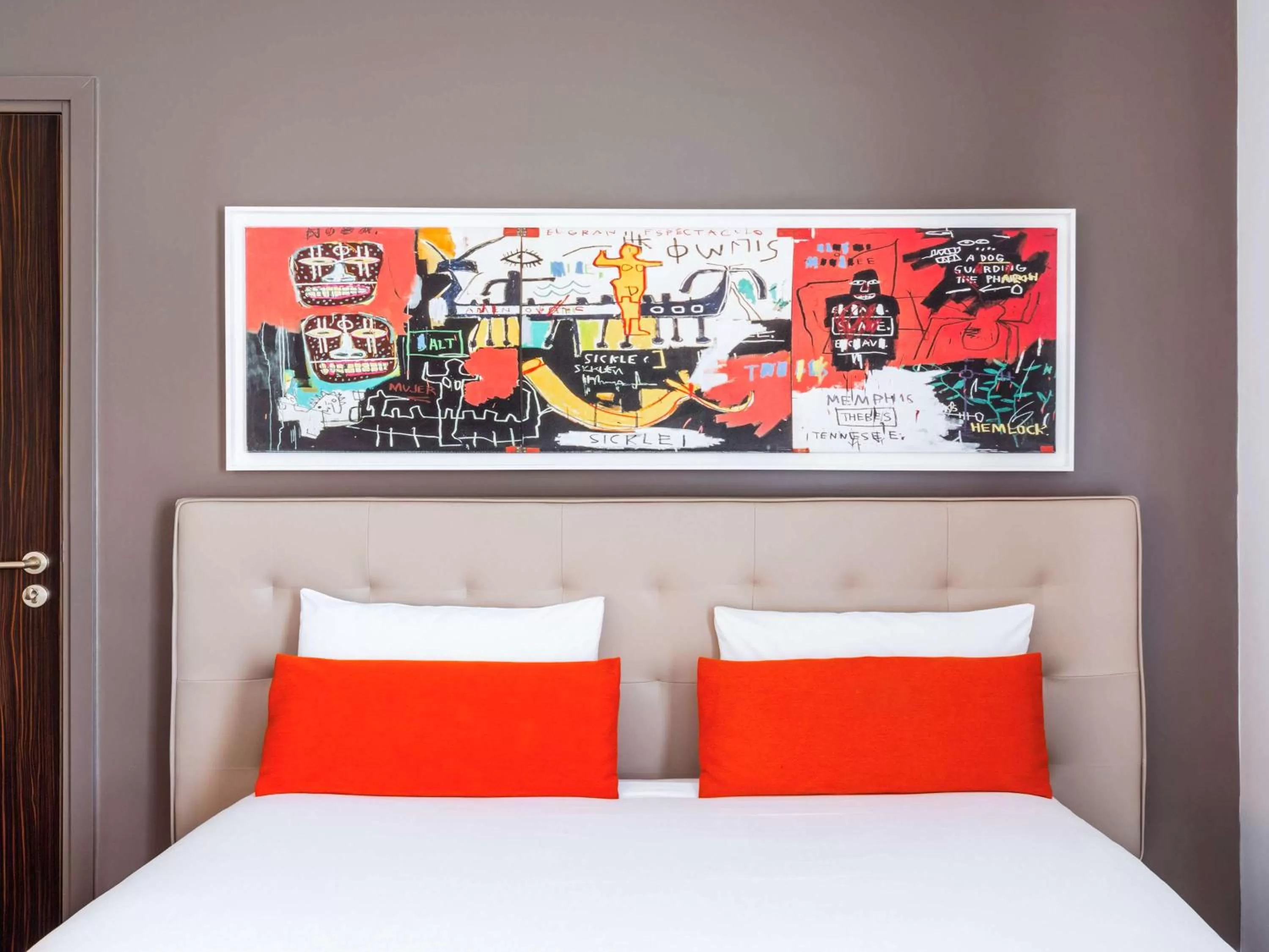 Property building, Bed in Adagio Serris Val d Europe