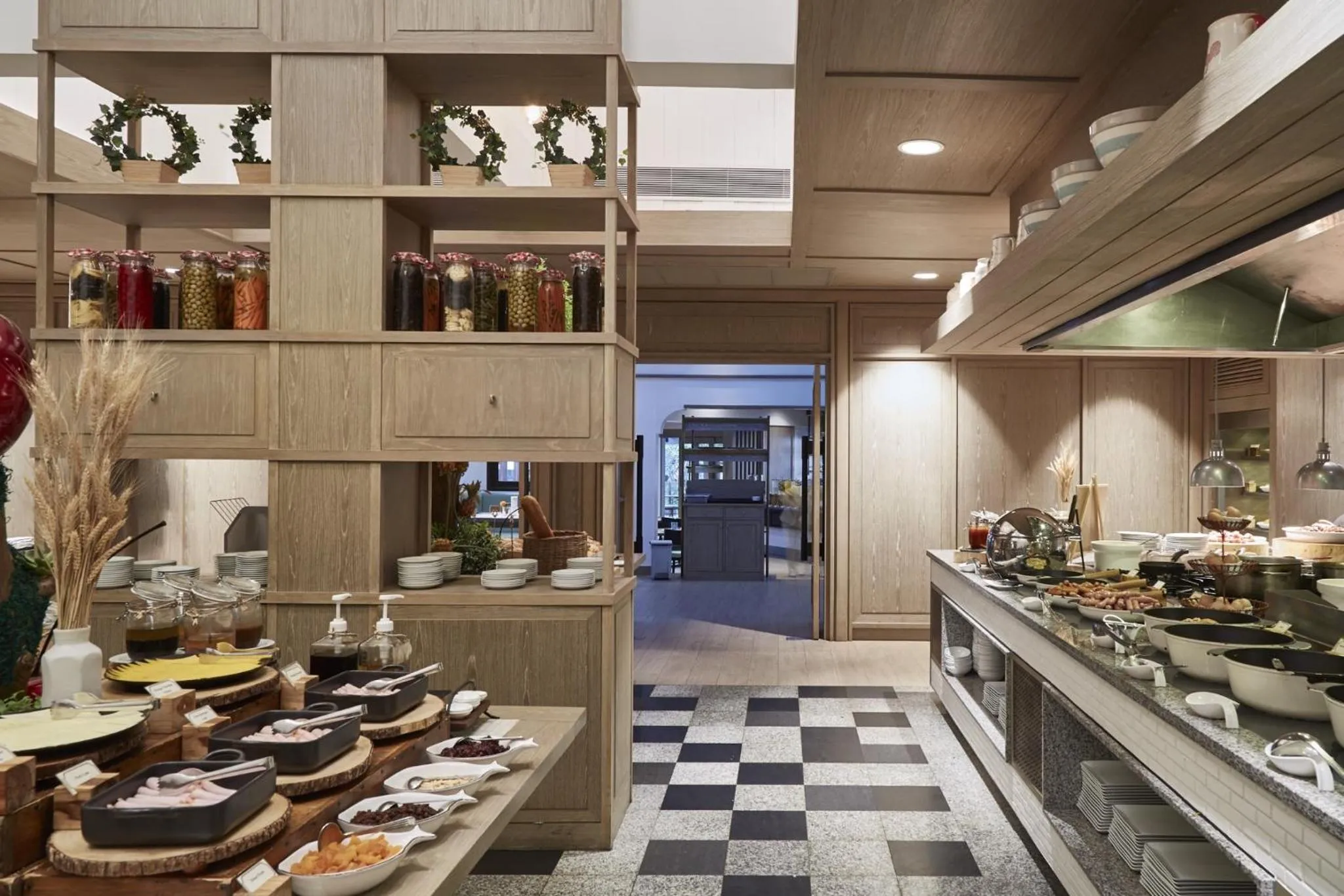 Food and drinks in Woodlands Hotel and Resort Pattaya