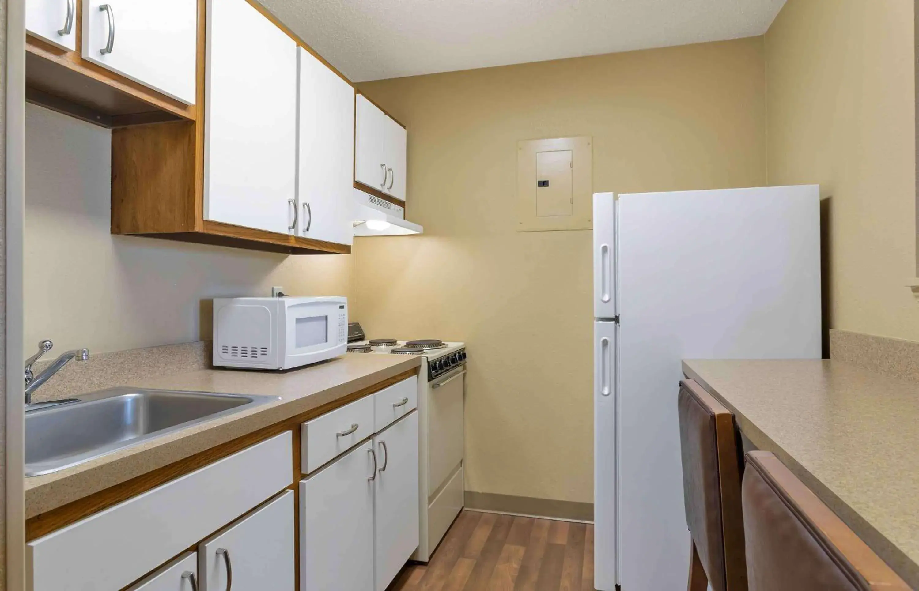 Bedroom, Kitchen/Kitchenette in Extended Stay America Suites - Knoxville - West Hills