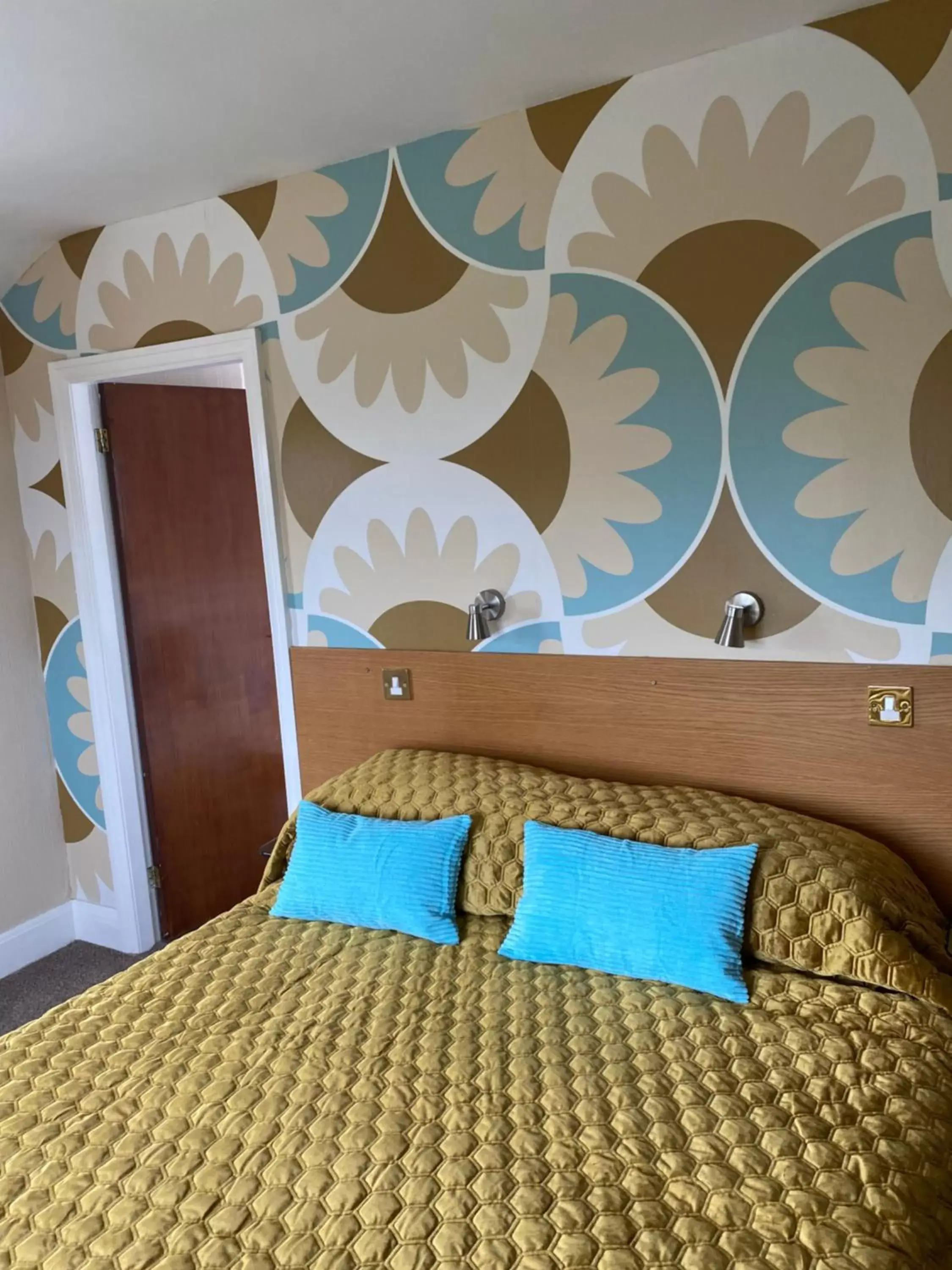 Bedroom, Bed in Park Manor Hotel
